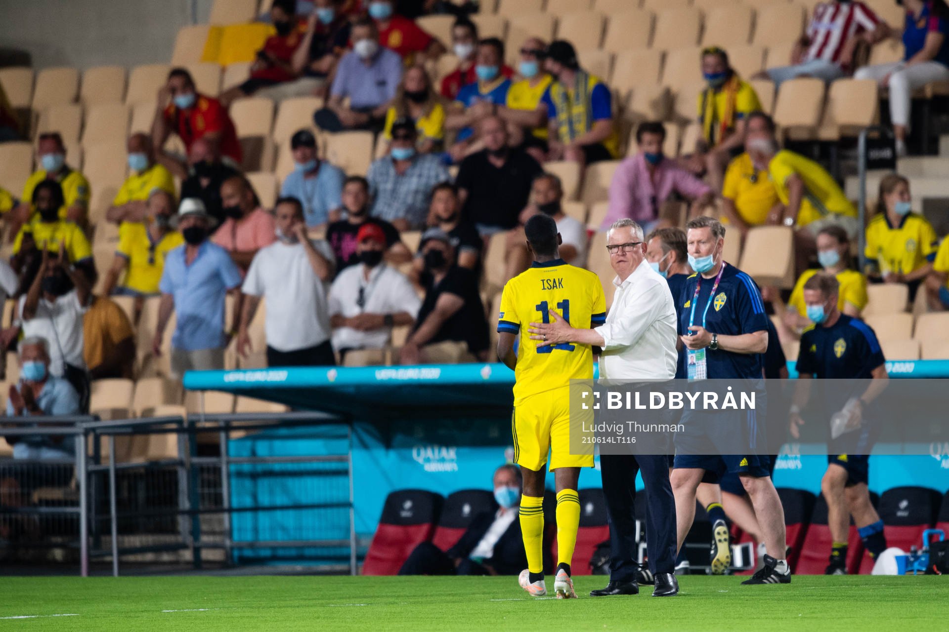 head coach Janne Andersson and Alexander Isak of Sweden