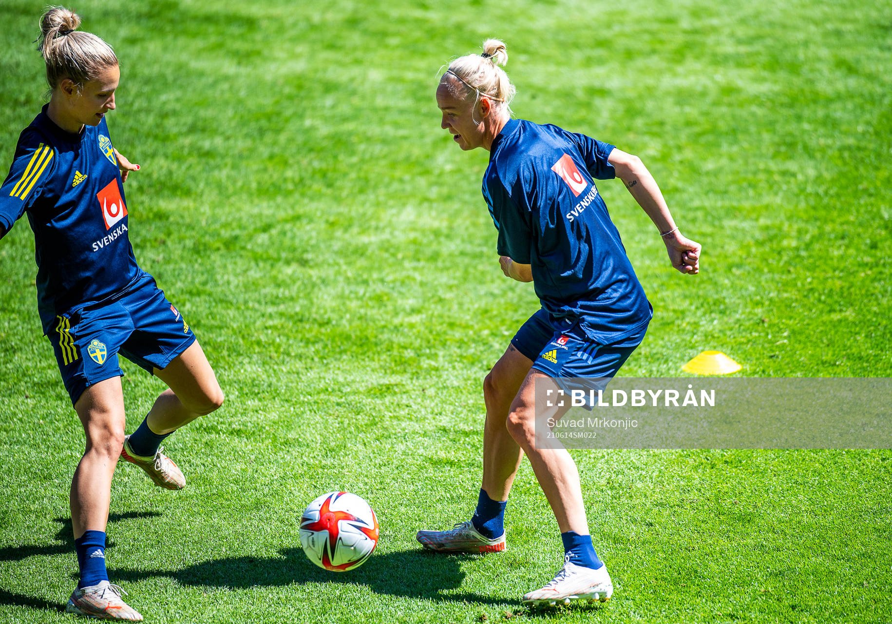 Nathalie Björn and Olivia Schough of Sweden