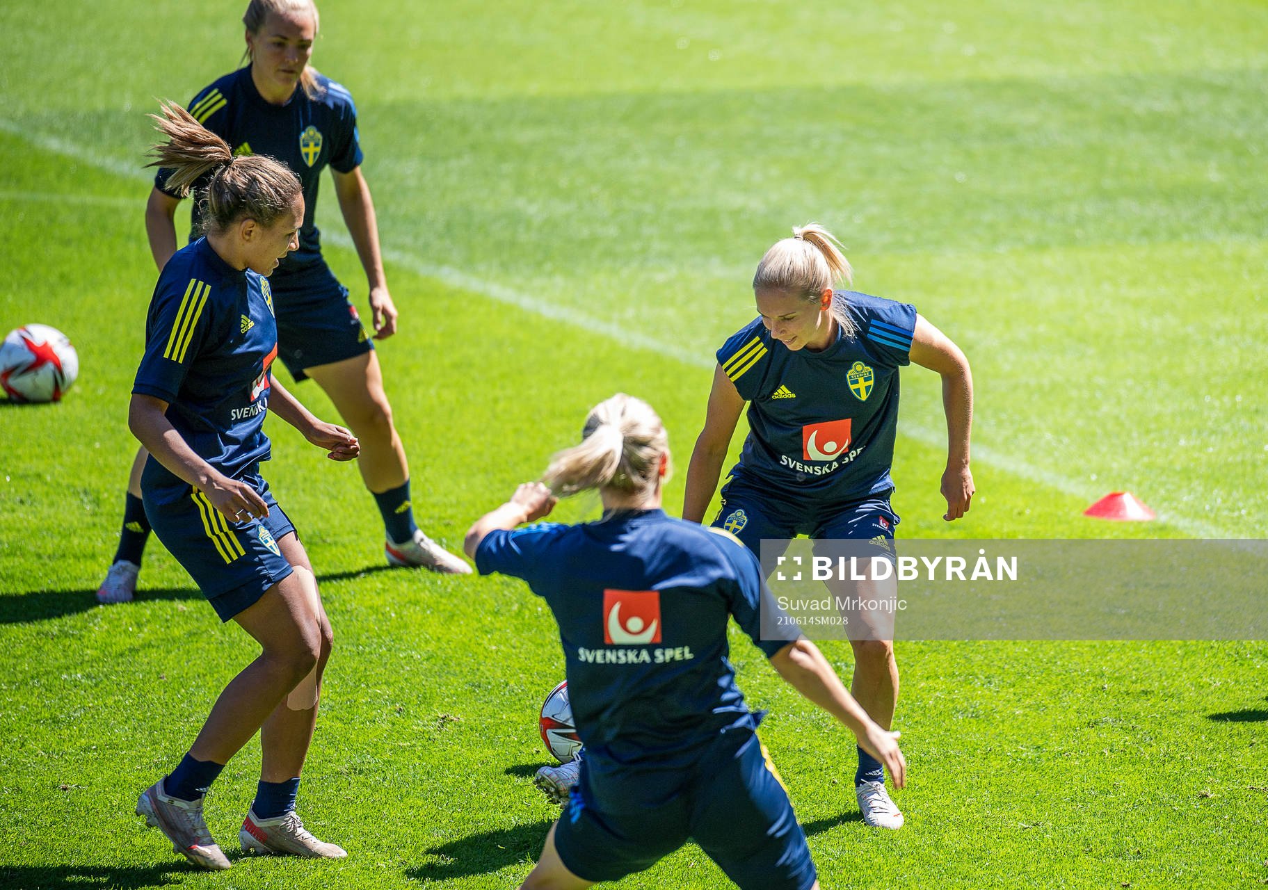 Madelen Janogy and Jonna Andersson of Sweden