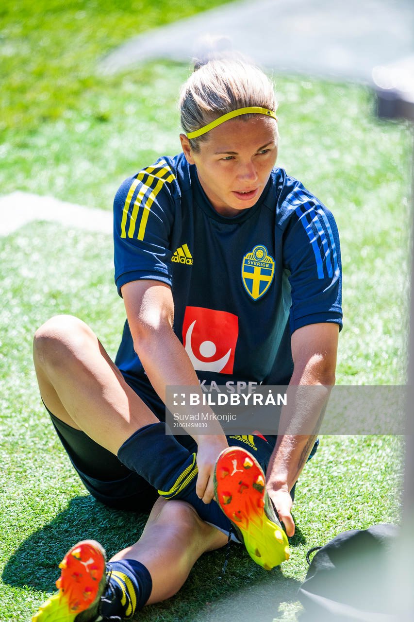 goalkeeper Jennifer Falk of Sweden
