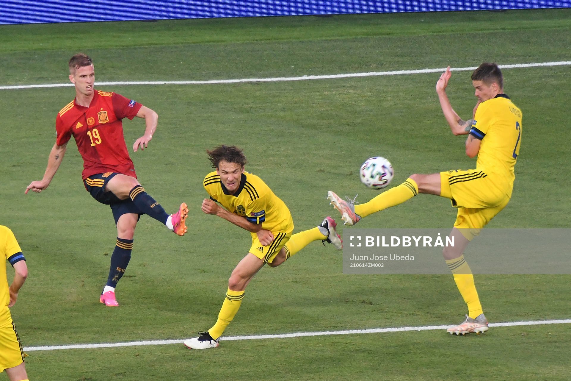 Dani Olmo of Spain against Koke Koke and Cesar Azpilicueta