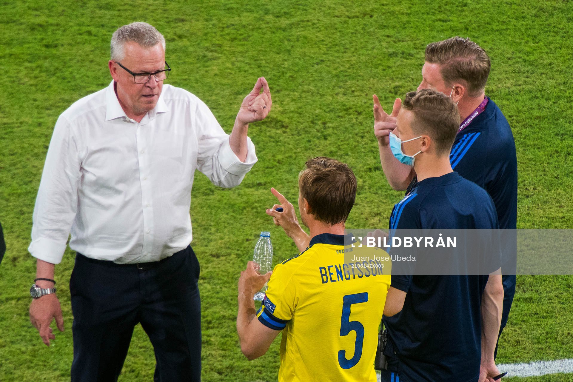 head coach Janne Andersson and Pierre Bengtsson of Sweden