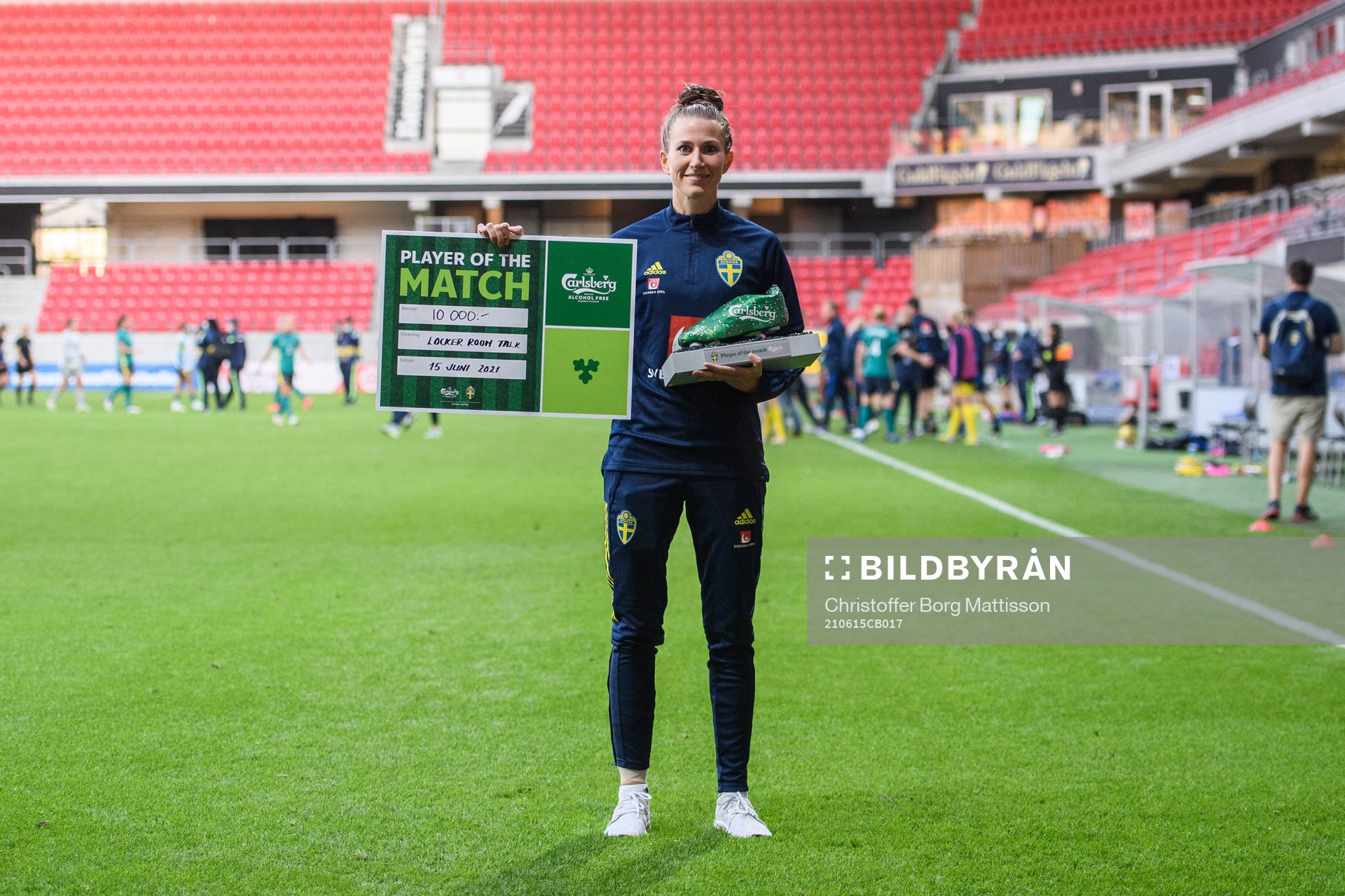 Emma Berglund of Sweden with the price as player of the