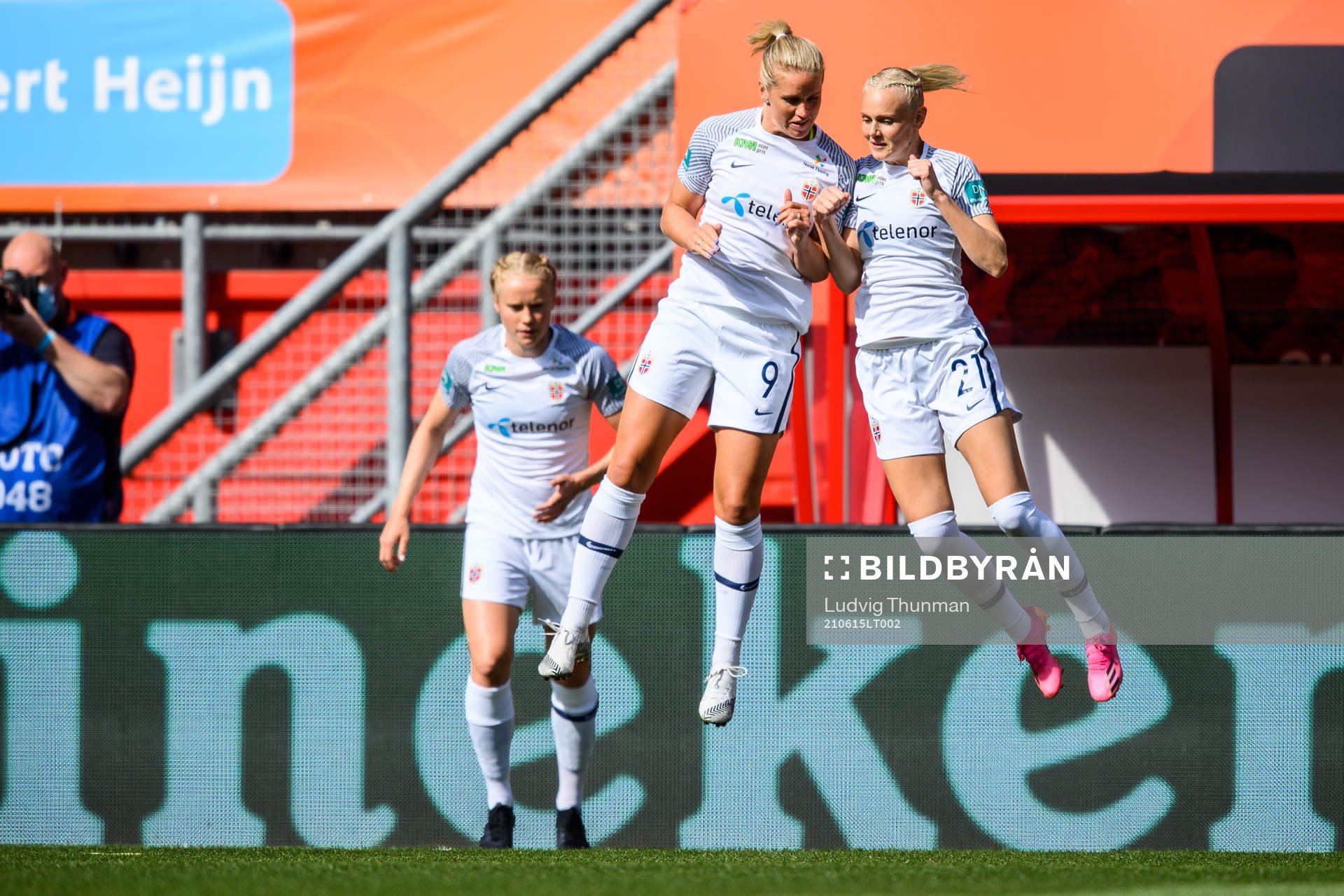 Elise Hove Thorsnes and Karina Sævik of Norway