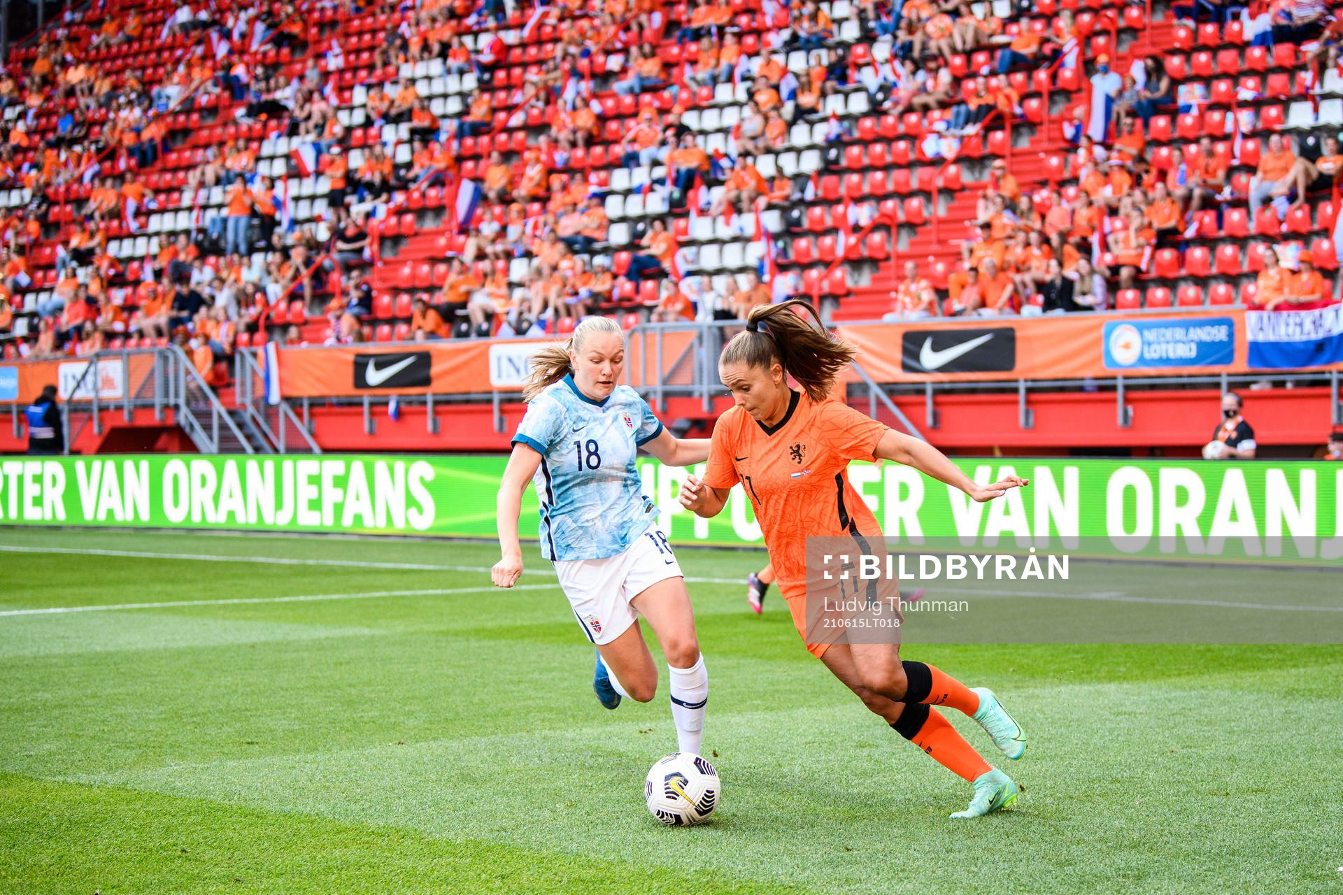 Frida Maanum of Norway and Lieke Martens of the Netherlands