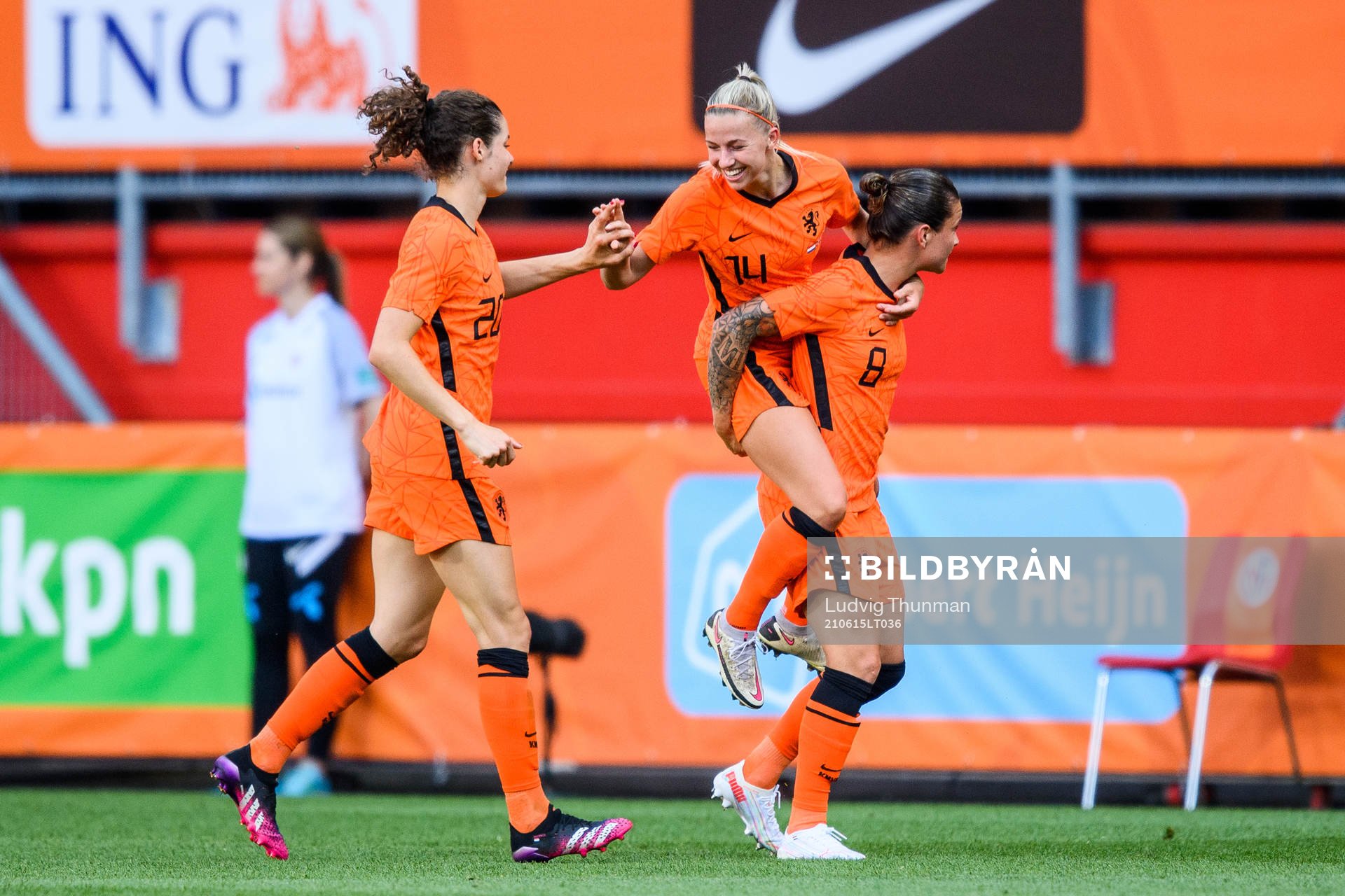Jackie Groenen and Sherida Spitse of Norway celebrate