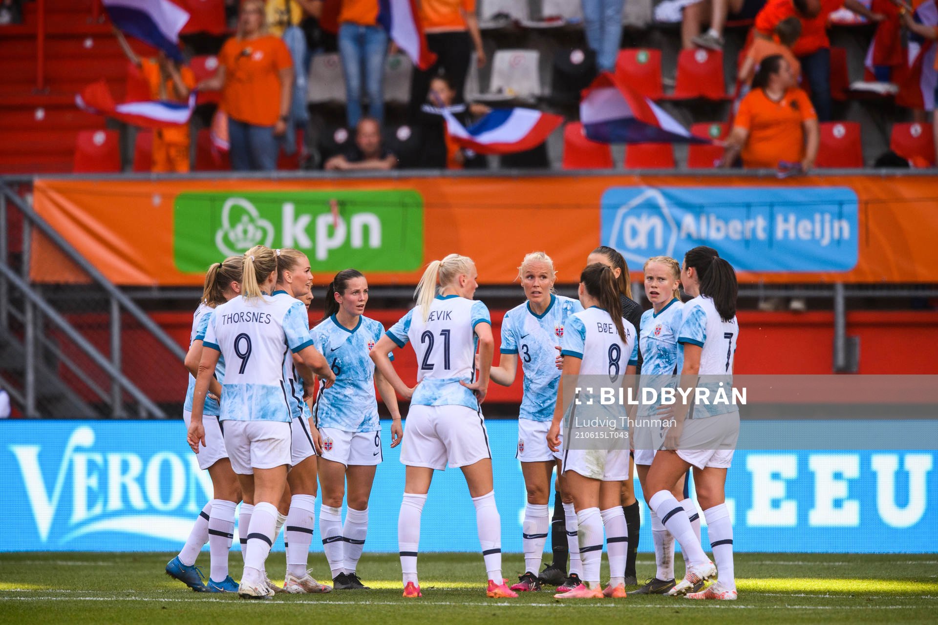Players of Norway gather
