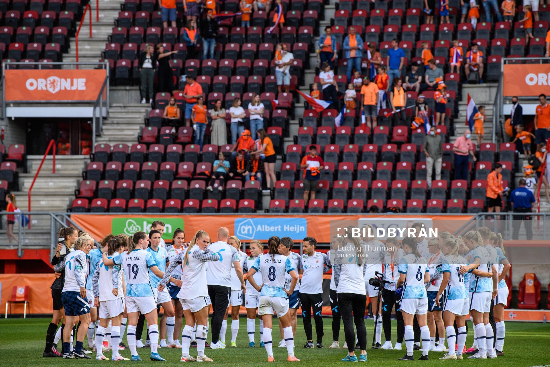 Players of Norway gather