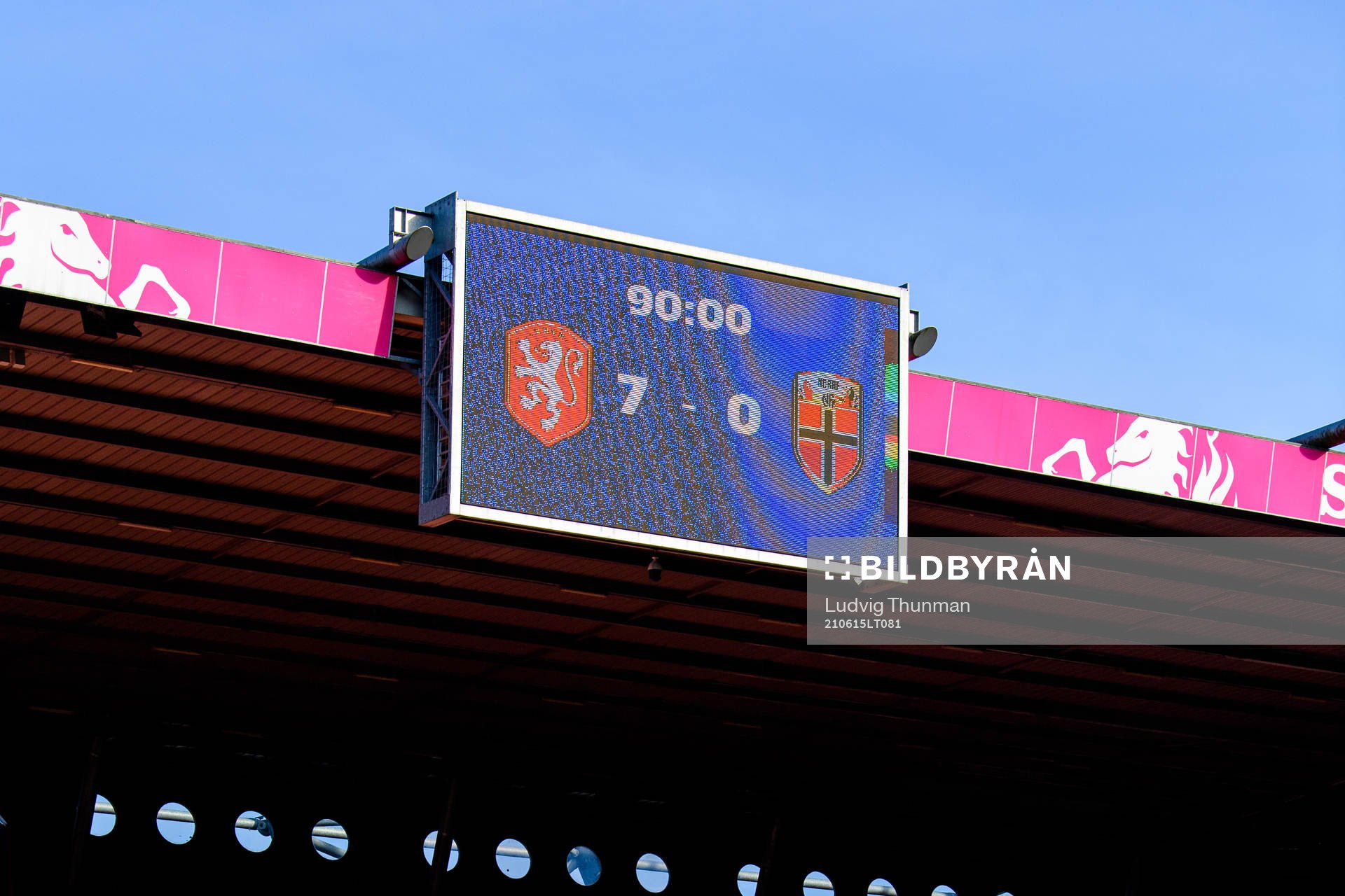 The scoreboard shows the final result of 7-0 after the women's international friendly football match between Netherlands and Norway on June 15, 2021 in Enschede.