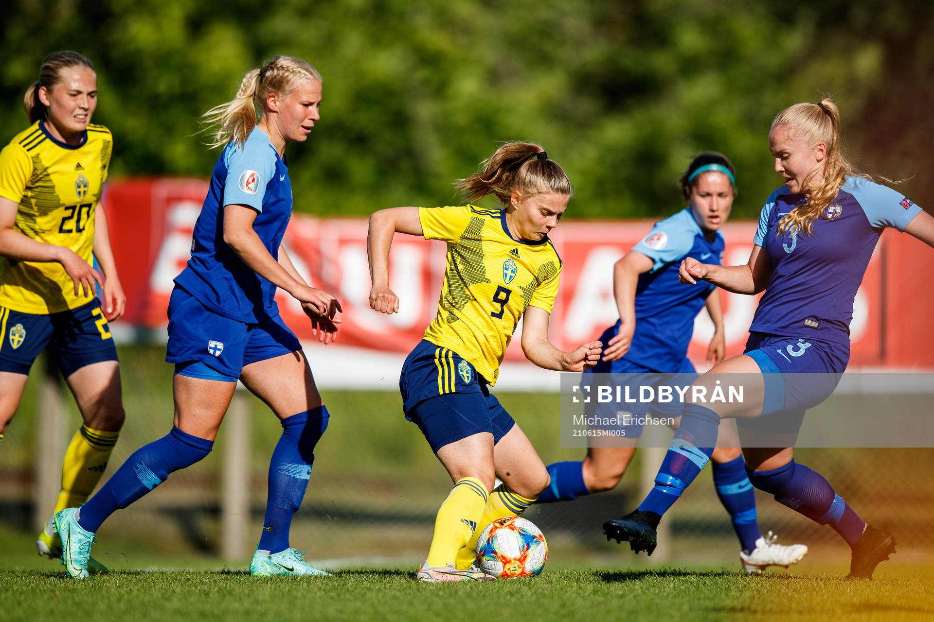 Sveriges Therese Simonsson och Finlands Roosa Toivonen