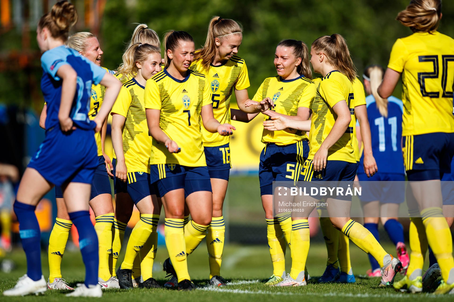 Sveriges Elin Nilsson jublar med lagkamrater