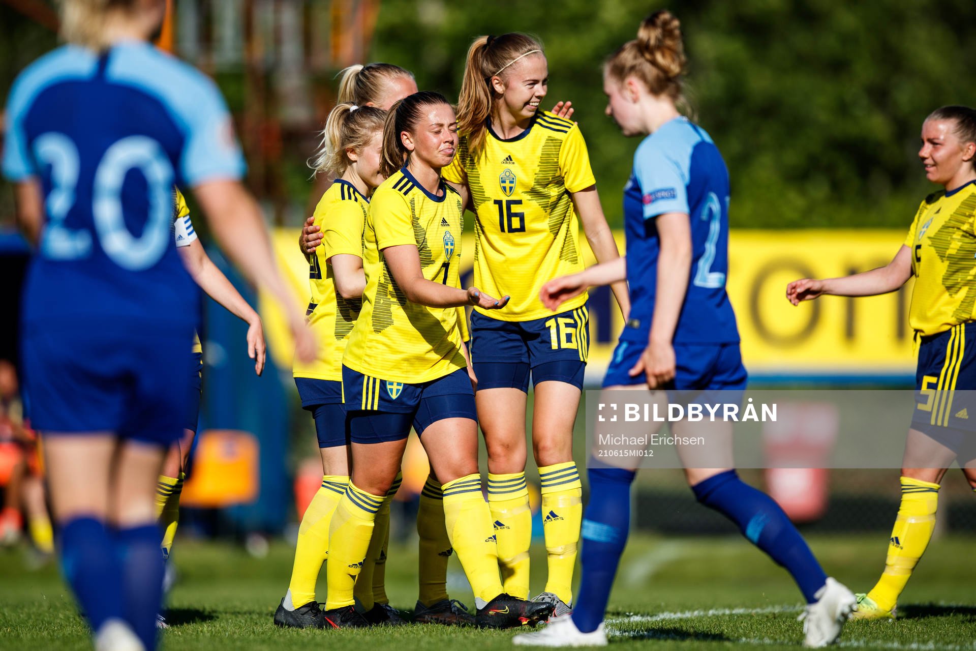 Sveriges Elin Nilsson jublar med lagkamrater