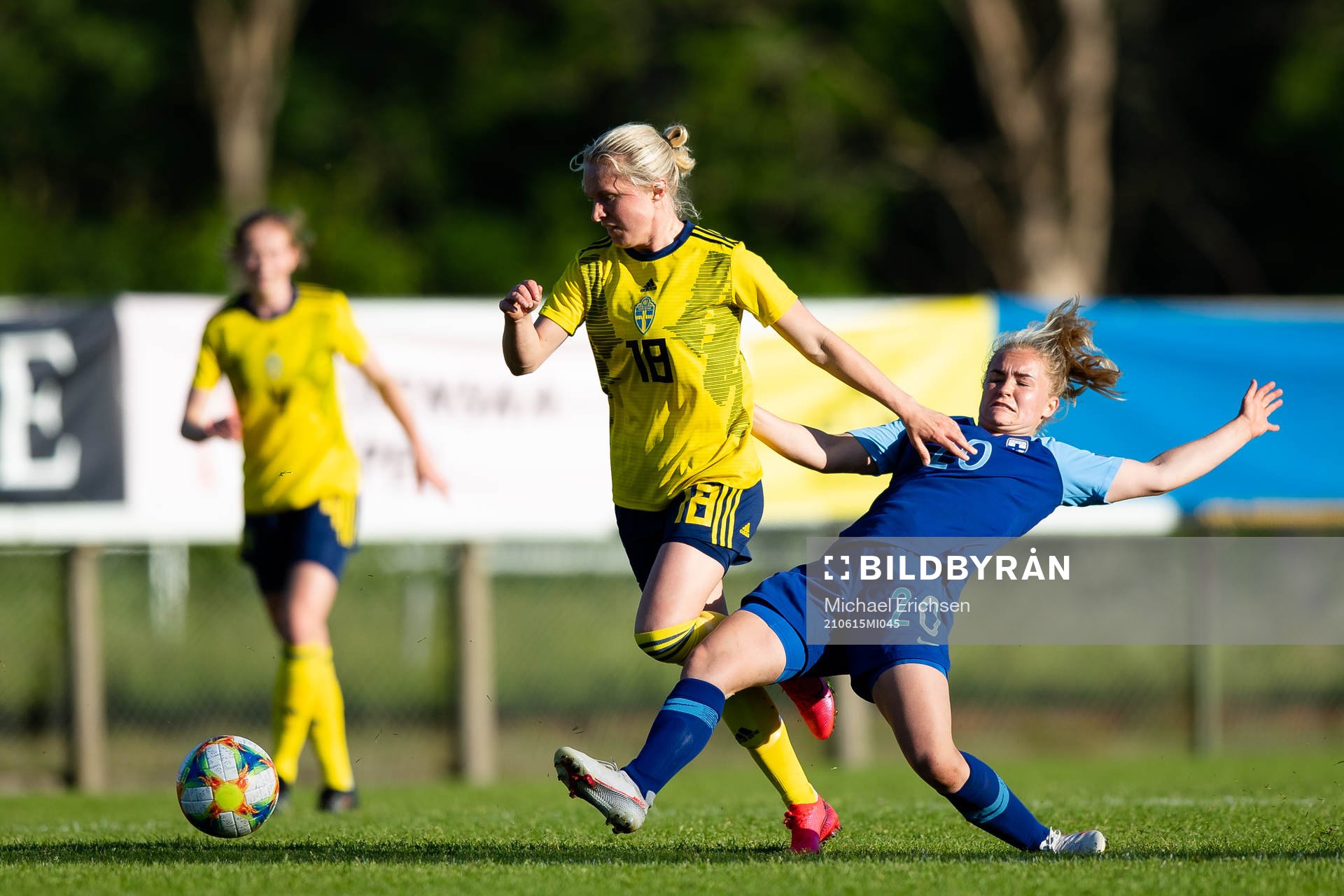 Sveriges Emilia Larsson och Finlands Dana Leskinen