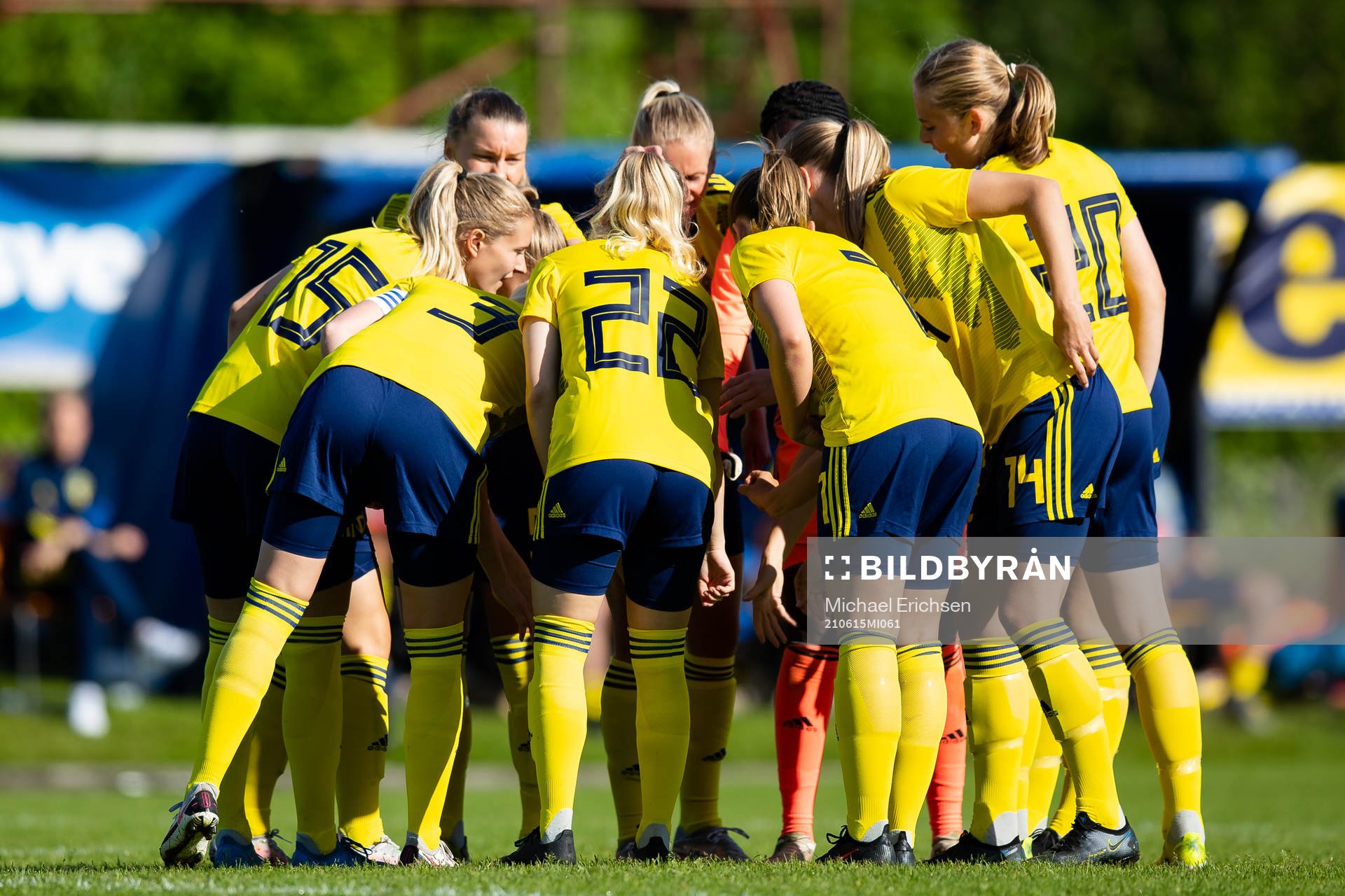 Sverige samlade innan fotbollsmatchen mellan Sverige och