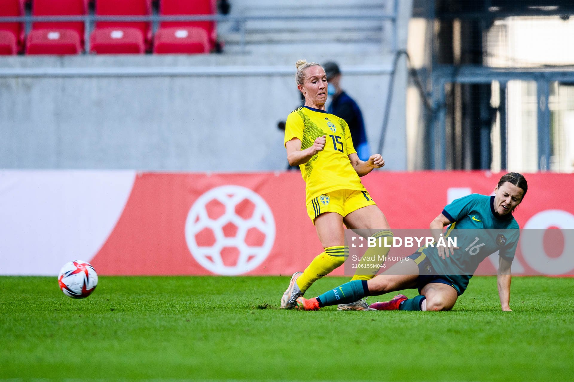 Julia Roddar of Sweden and Hayley Raso of Australia