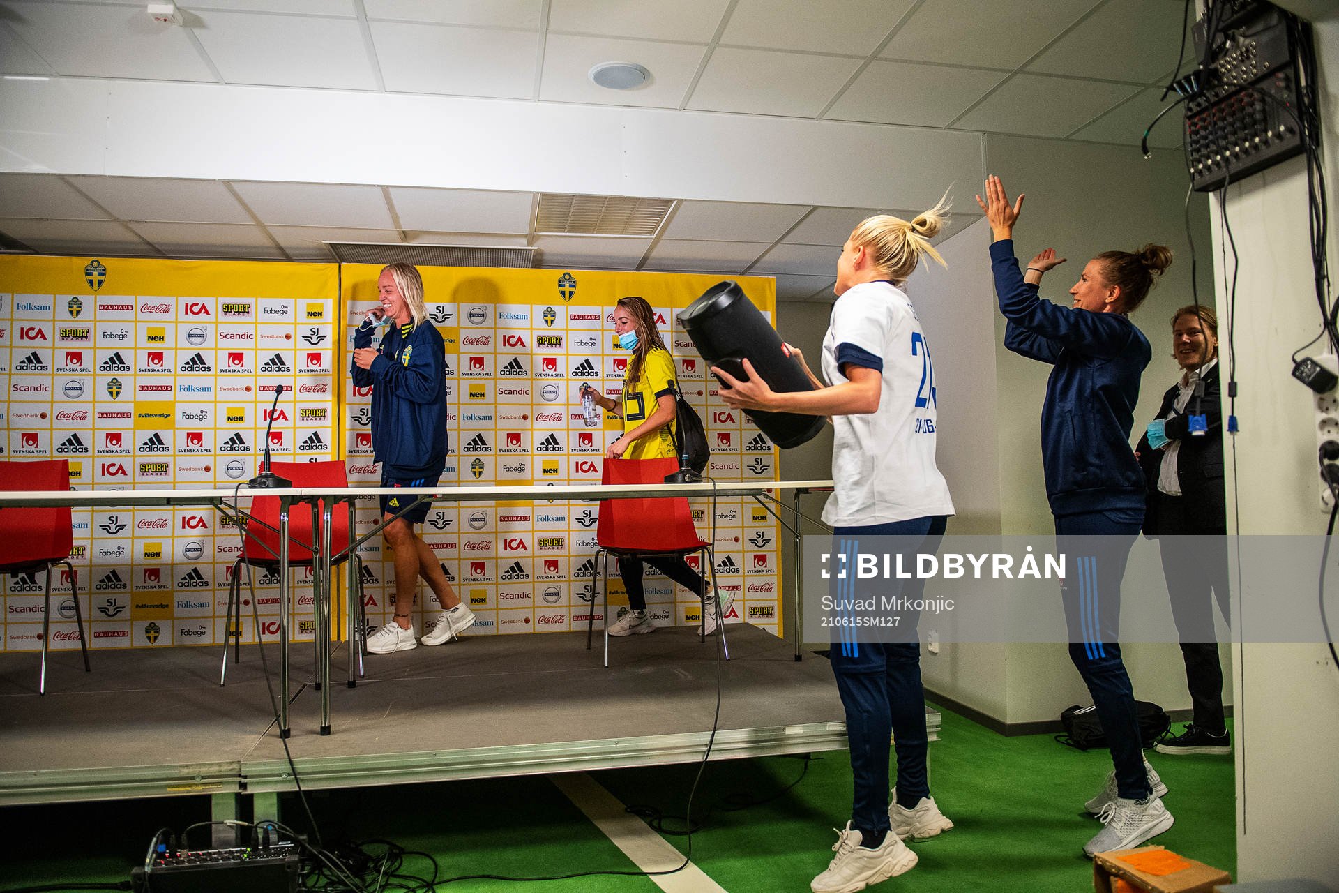 Olivia Schough, Kosovare Asllani and Emma Berglund