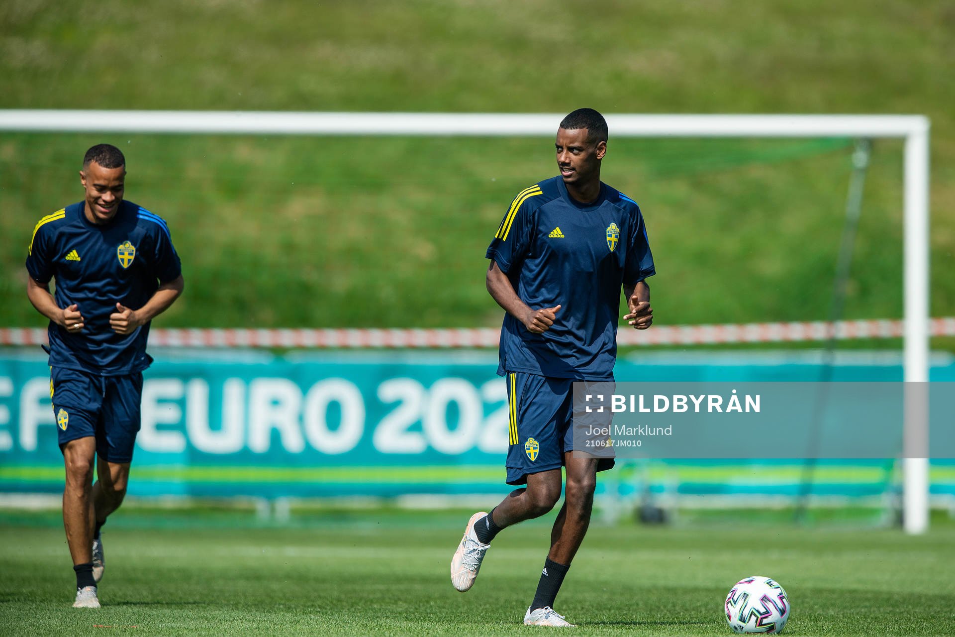 Robin Quaison and Alexander Isak of the Swedish national