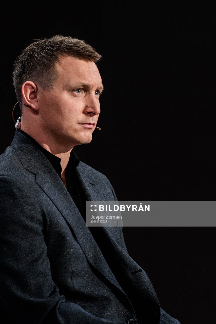 TV4:s Kim Källström i TV4:s EM-studio inför en sändning under fotbolls-EM den 17 juni 2021 i Stockholm. 