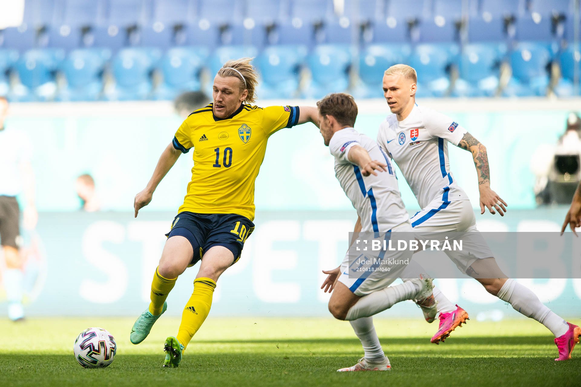 Emil Forsberg of Sweden and Patrik Hrosovsky of Slovakia