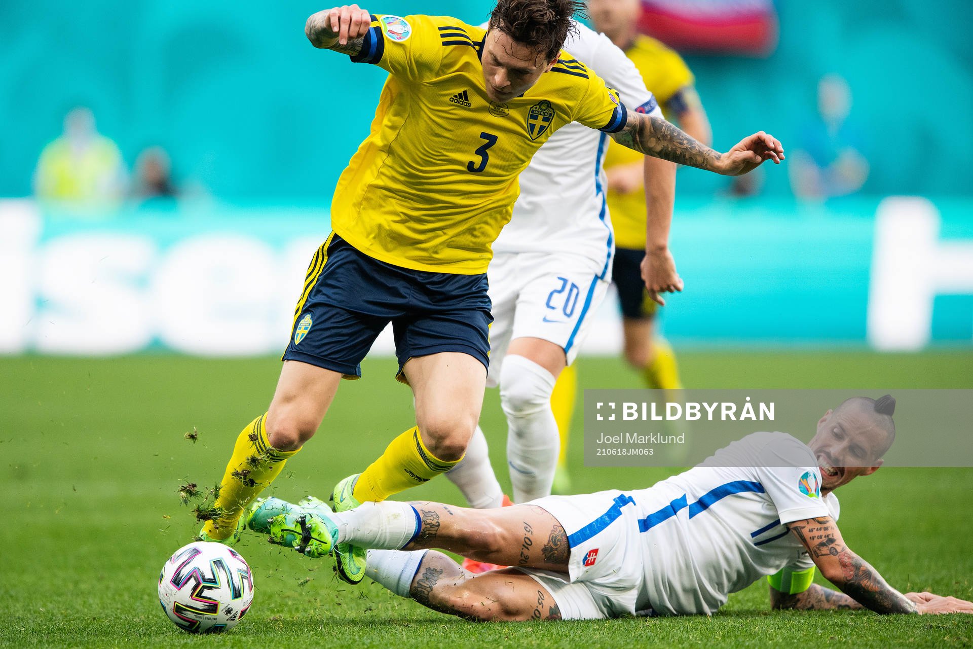Victor Nilsson Lindelöf of Sweden and Marek Hamsik of
