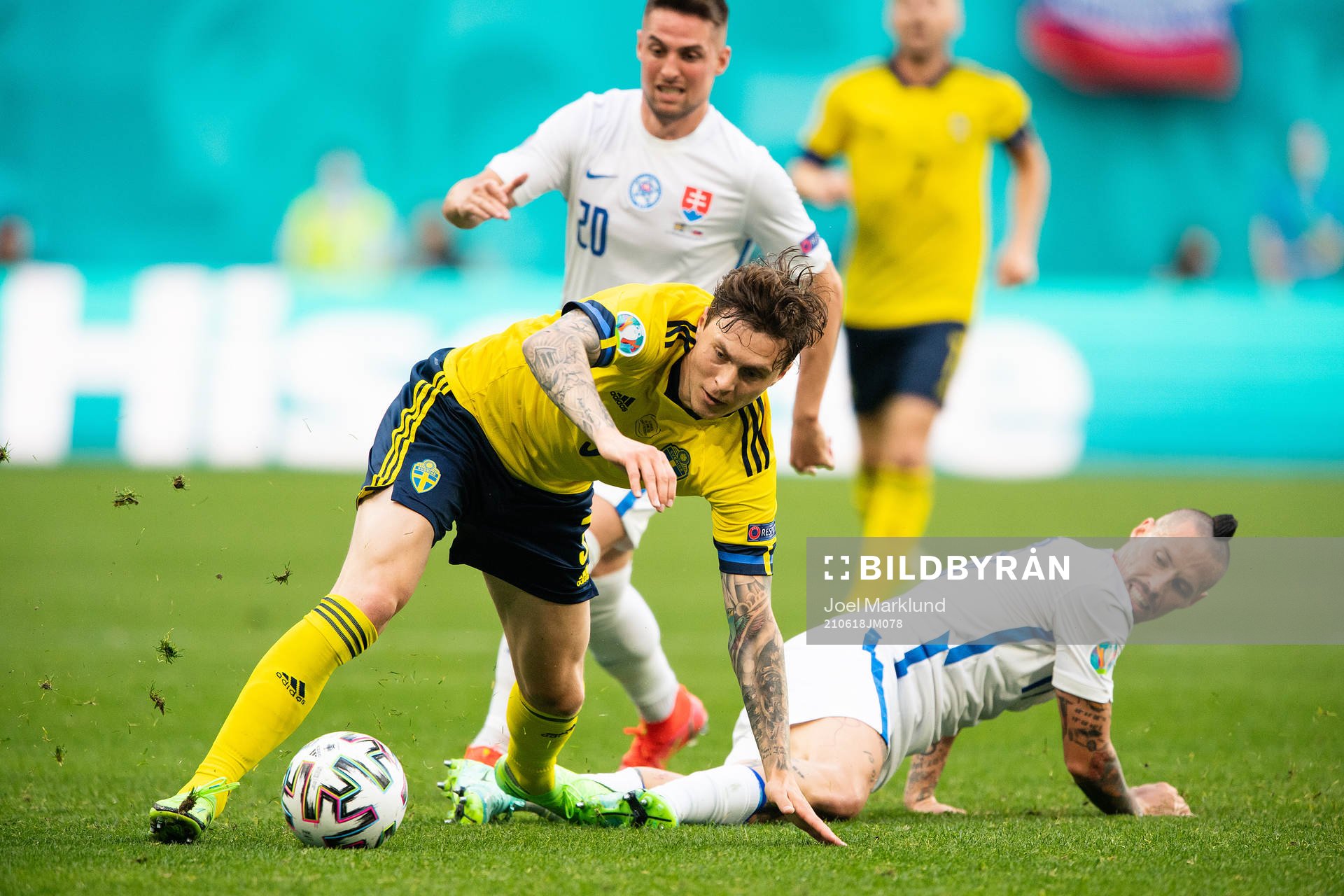 Victor Nilsson Lindelöf of Sweden and Marek Hamsik of