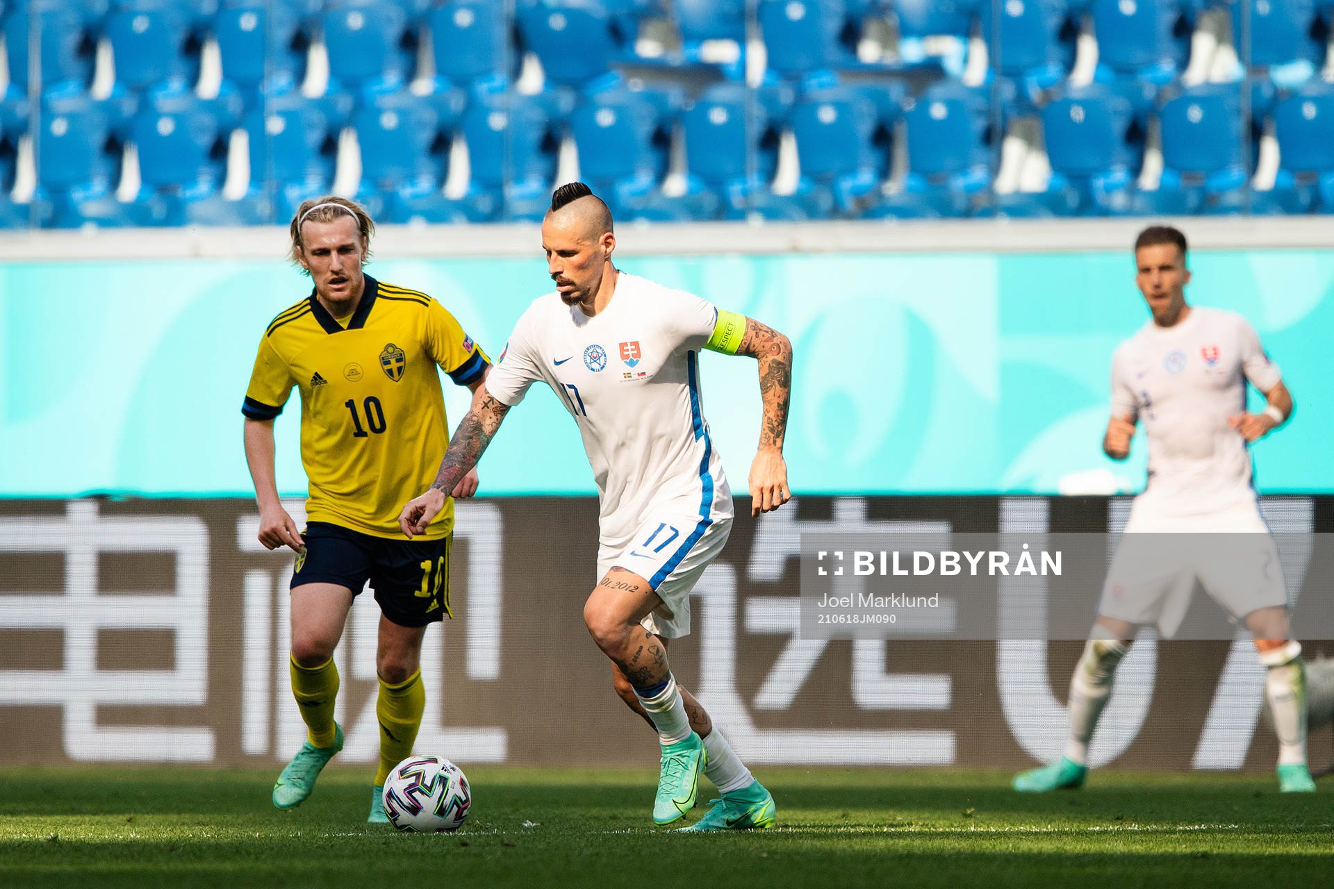 Emil Forsberg of Sweden and Marek Hamsik of Slovakia