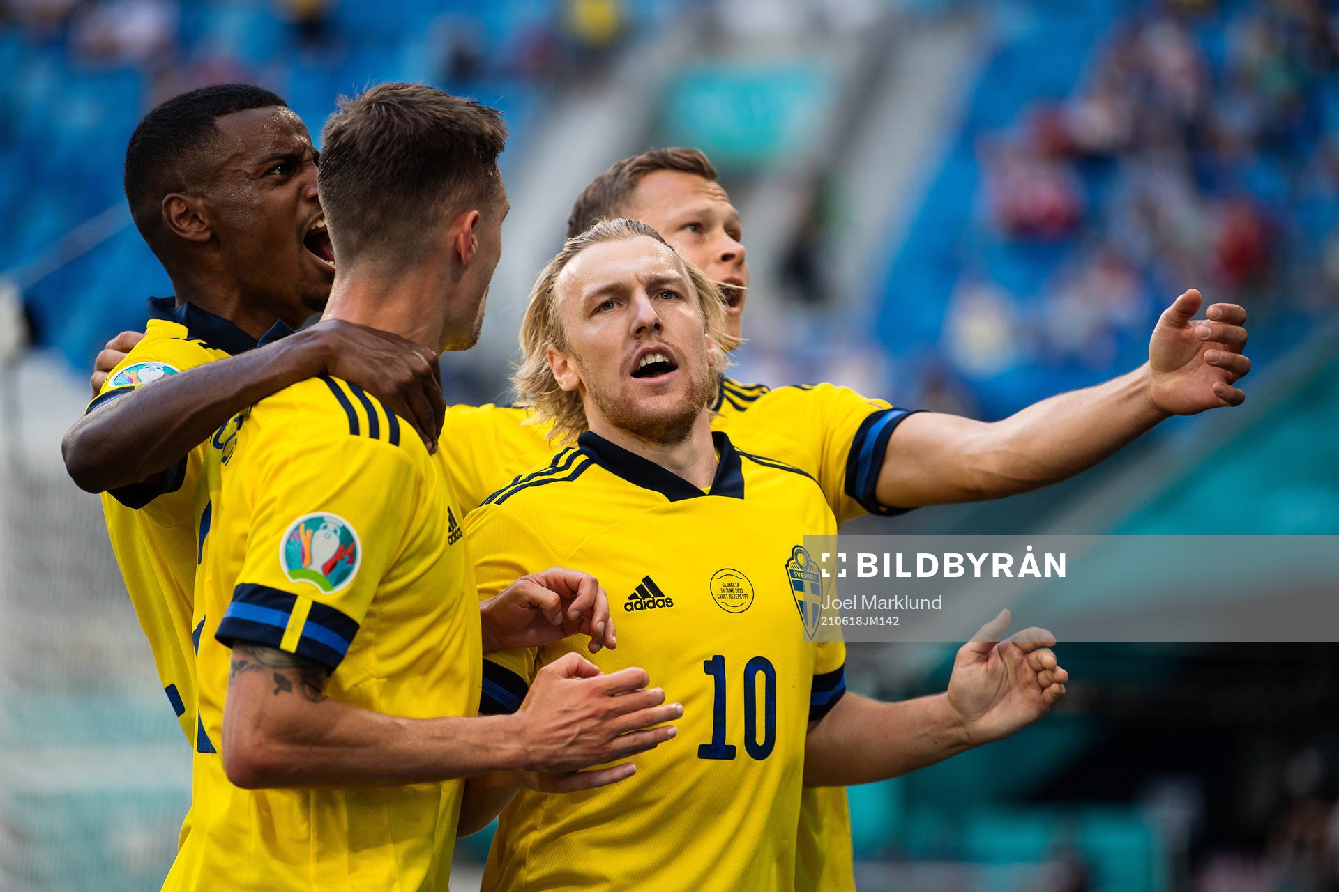Alexander Isak, Mikael Lustig, Emil Forsberg and Sebastian Larsson of Sweden celebrates after 1-0 during the UEFA Euro 2020 Football Championship match between Sweden and Slovakia on June 18, 2021 in Saint Petersburg.