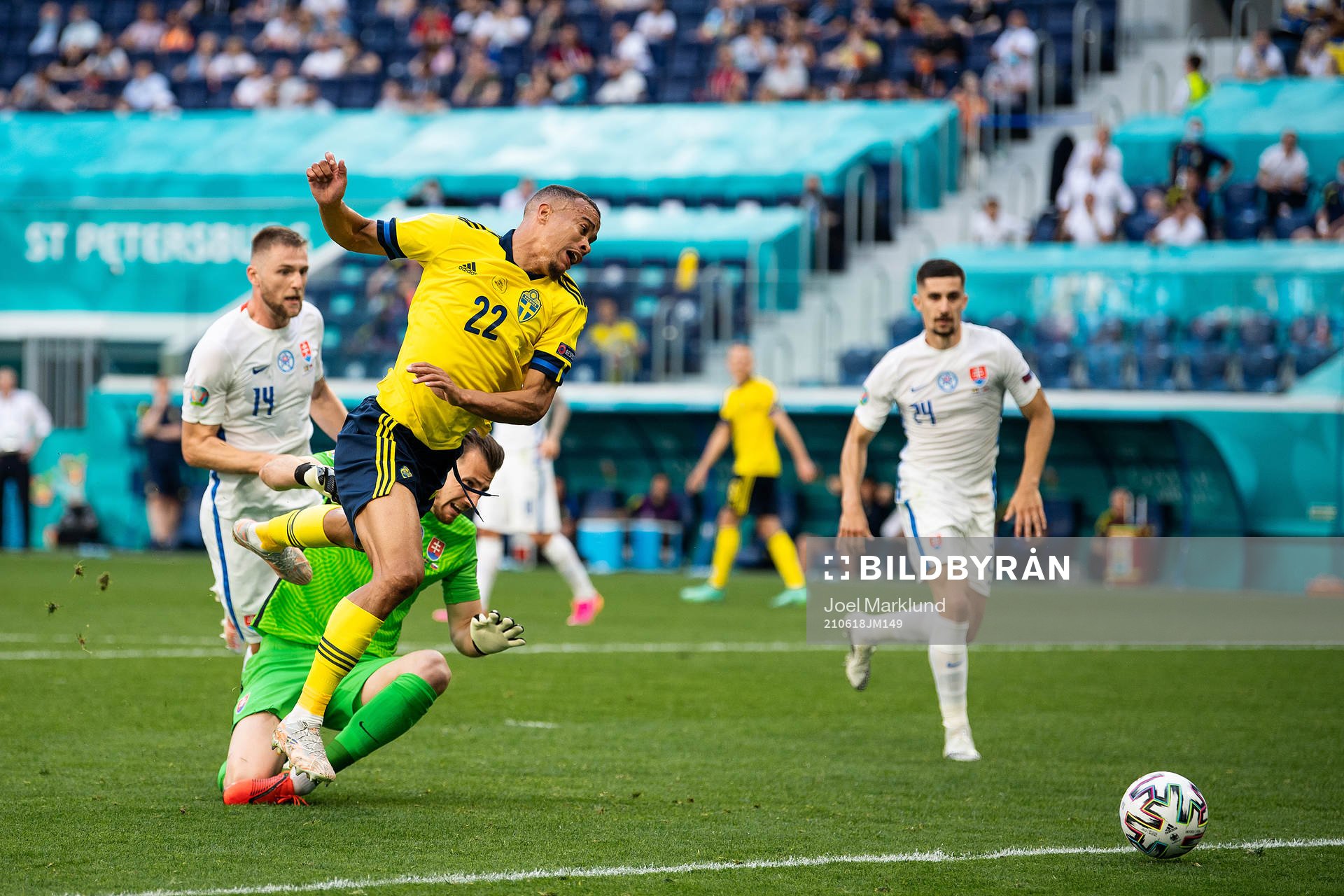 Robin Quaison of Sweden and goalkeeper Martin Dubravka