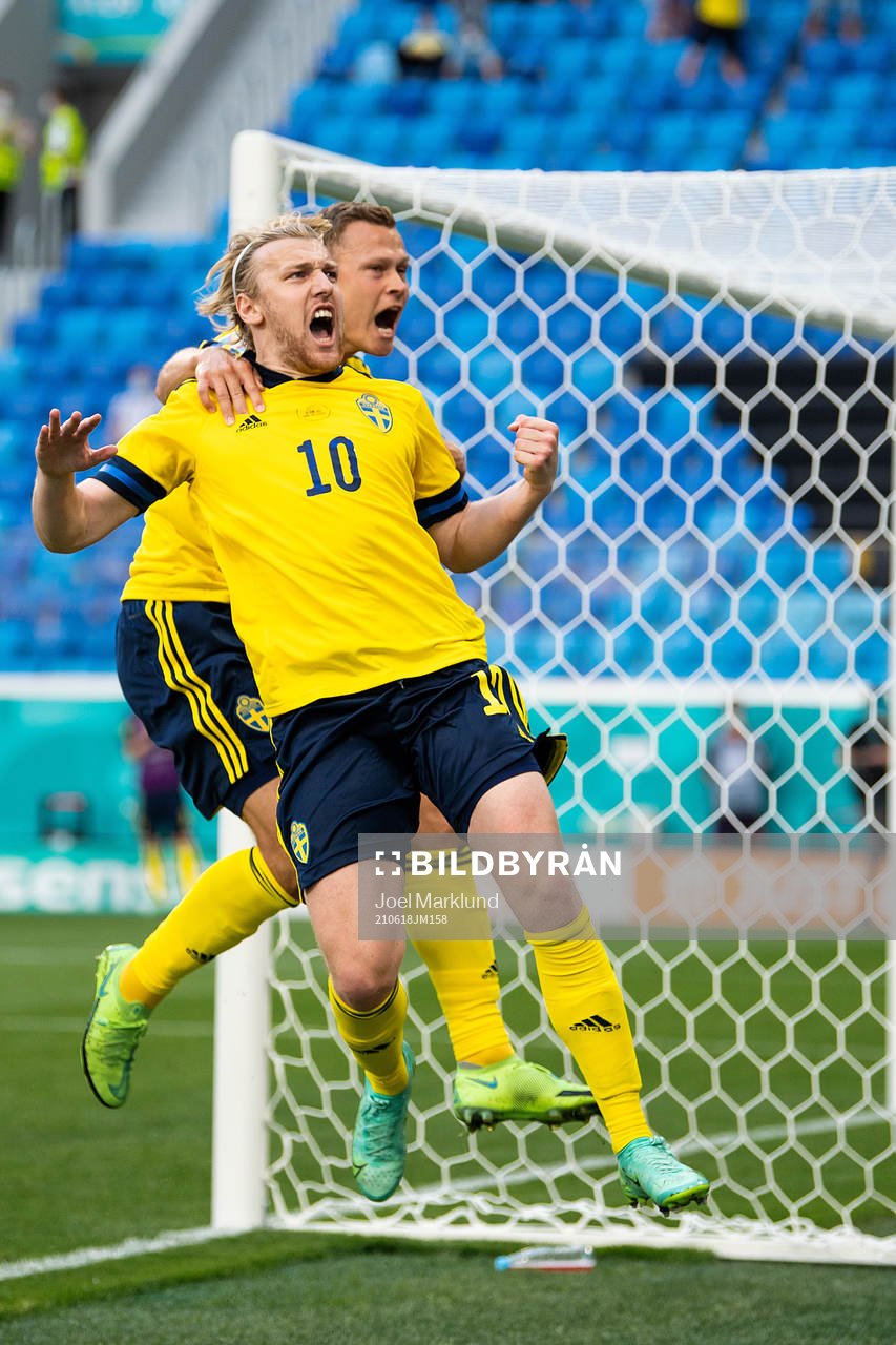 Emil Forsberg and Viktor Claesson of Sweden celebrate