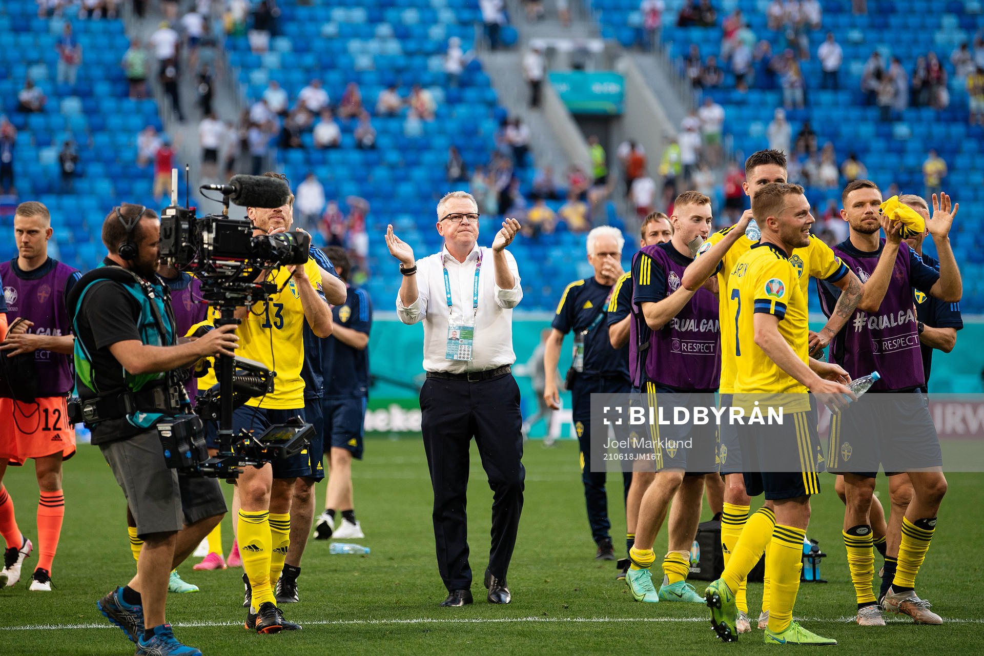 head coach Janne Andersson of Sweden celebrates