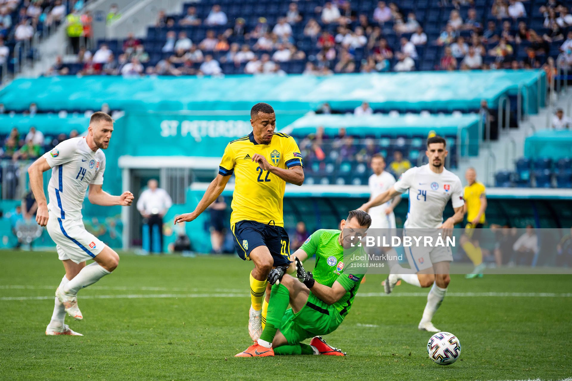 Robin Quaison of Sweden and goalkeeper Martin Dubravka