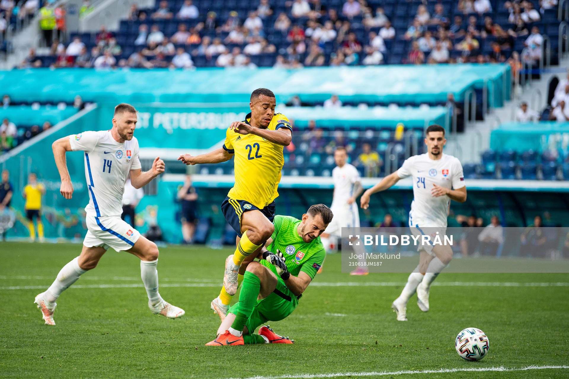 Robin Quaison of Sweden and goalkeeper Martin Dubravka