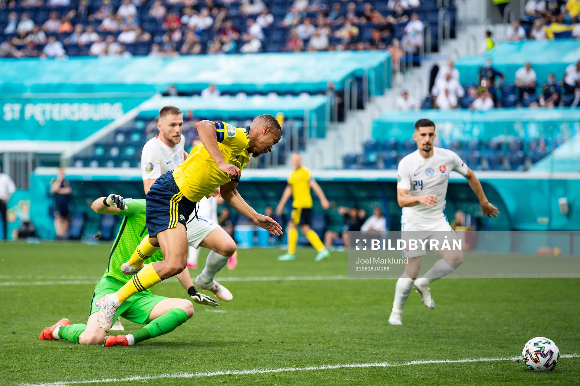 Robin Quaison of Sweden and goalkeeper Martin Dubravka
