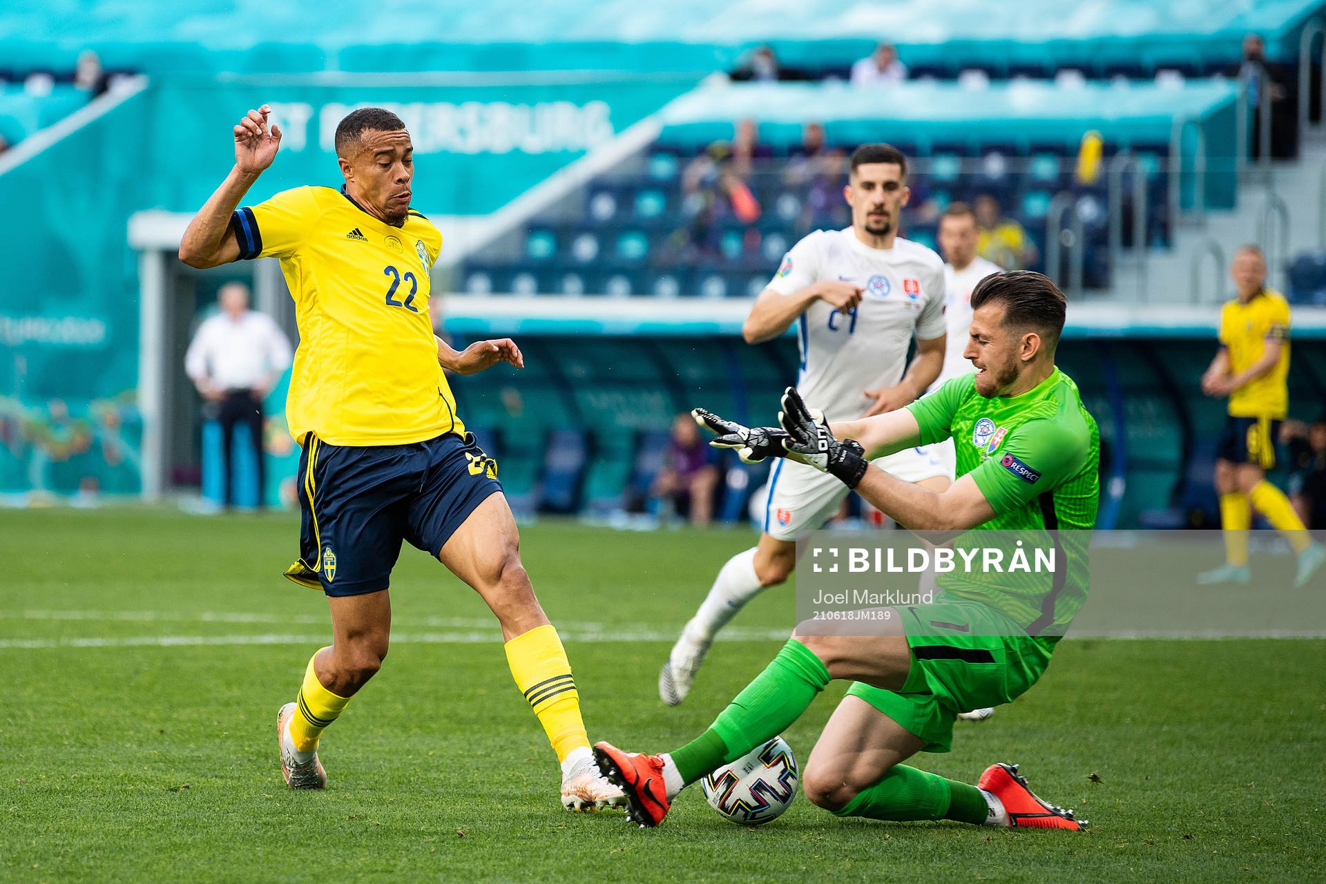 Robin Quaison of Sweden and goalkeeper Martin Dubravka