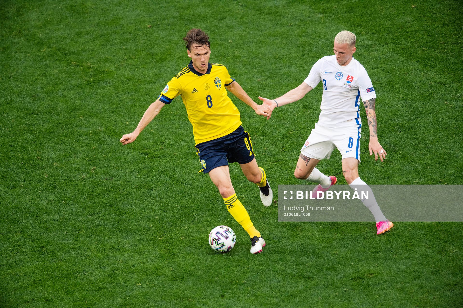 Albin Ekdal of Sweden and Ondrej Duda of Slovakia