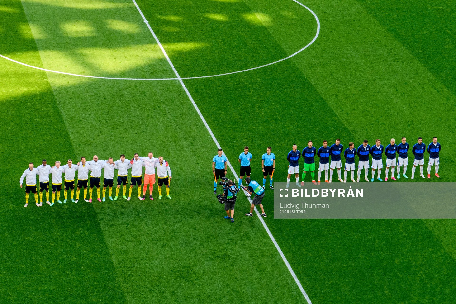 Teams line up
