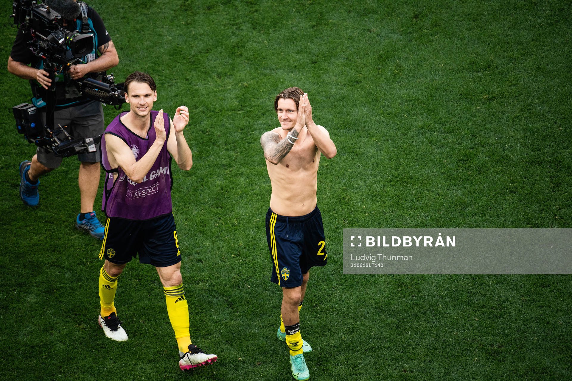 Albin Ekdal and Kristoffer Olsson of Sweden celebrate