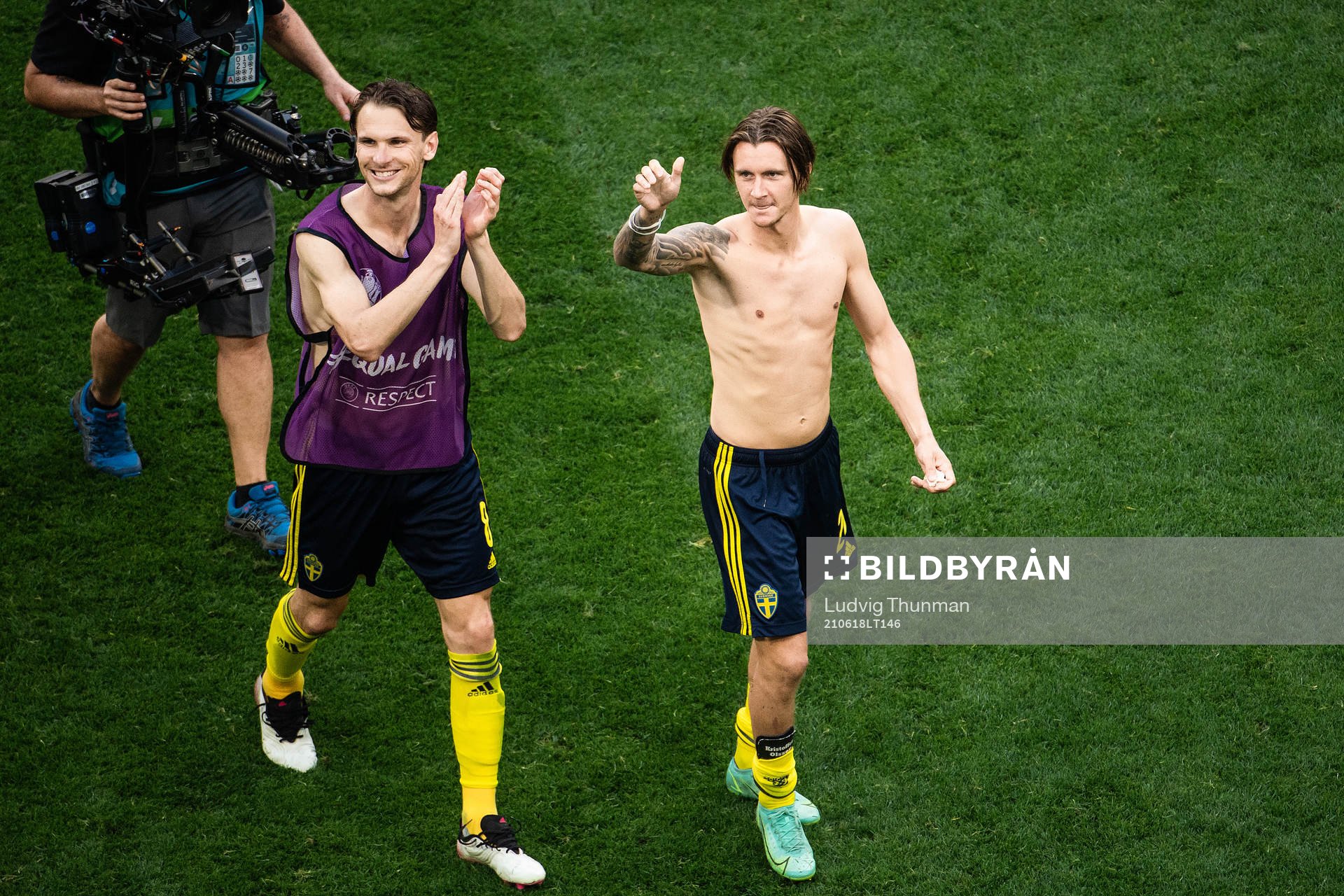 Albin Ekdal and Kristoffer Olsson of Sweden celebrate
