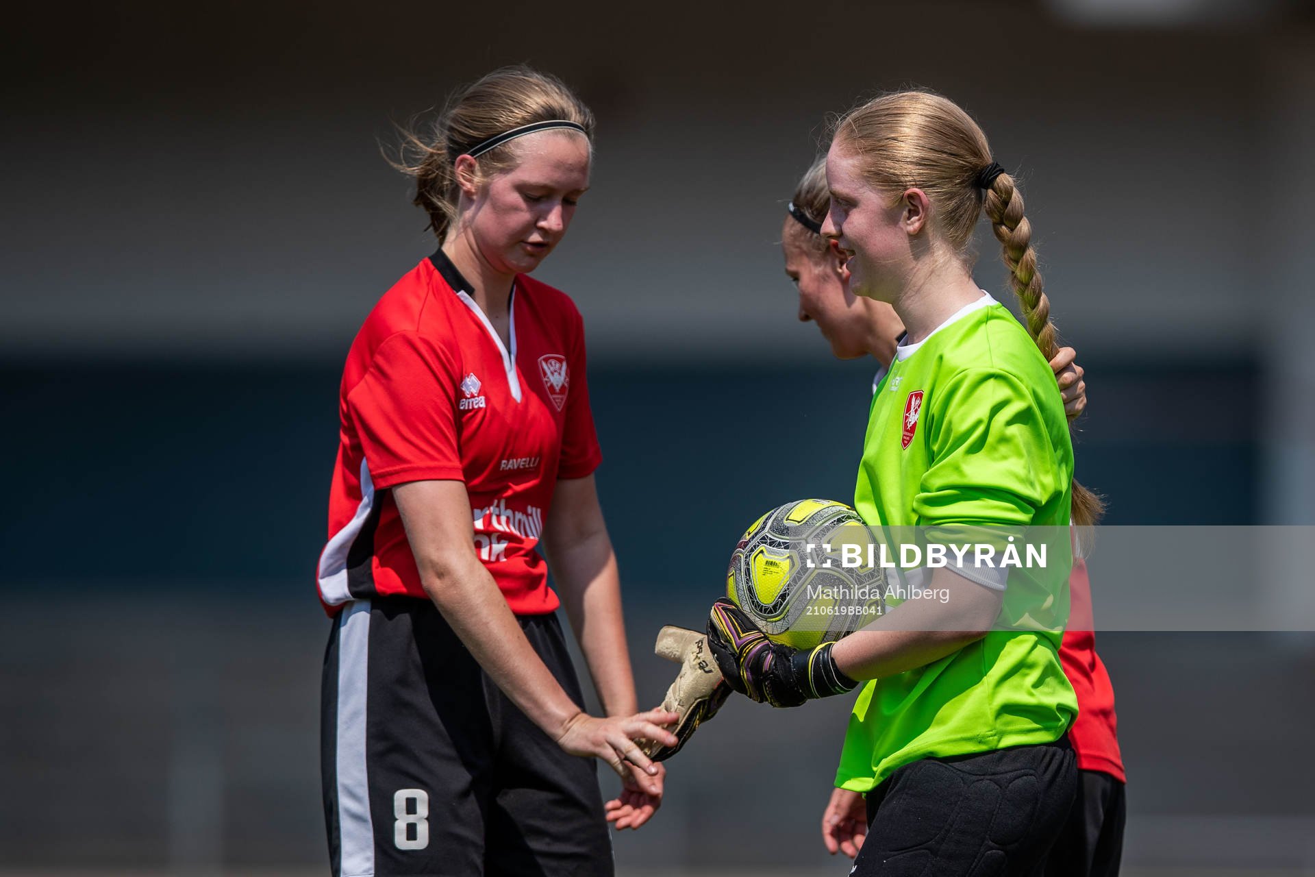 Lindeborgs Frida Lilja och målvakt Madeleine Bengtsson