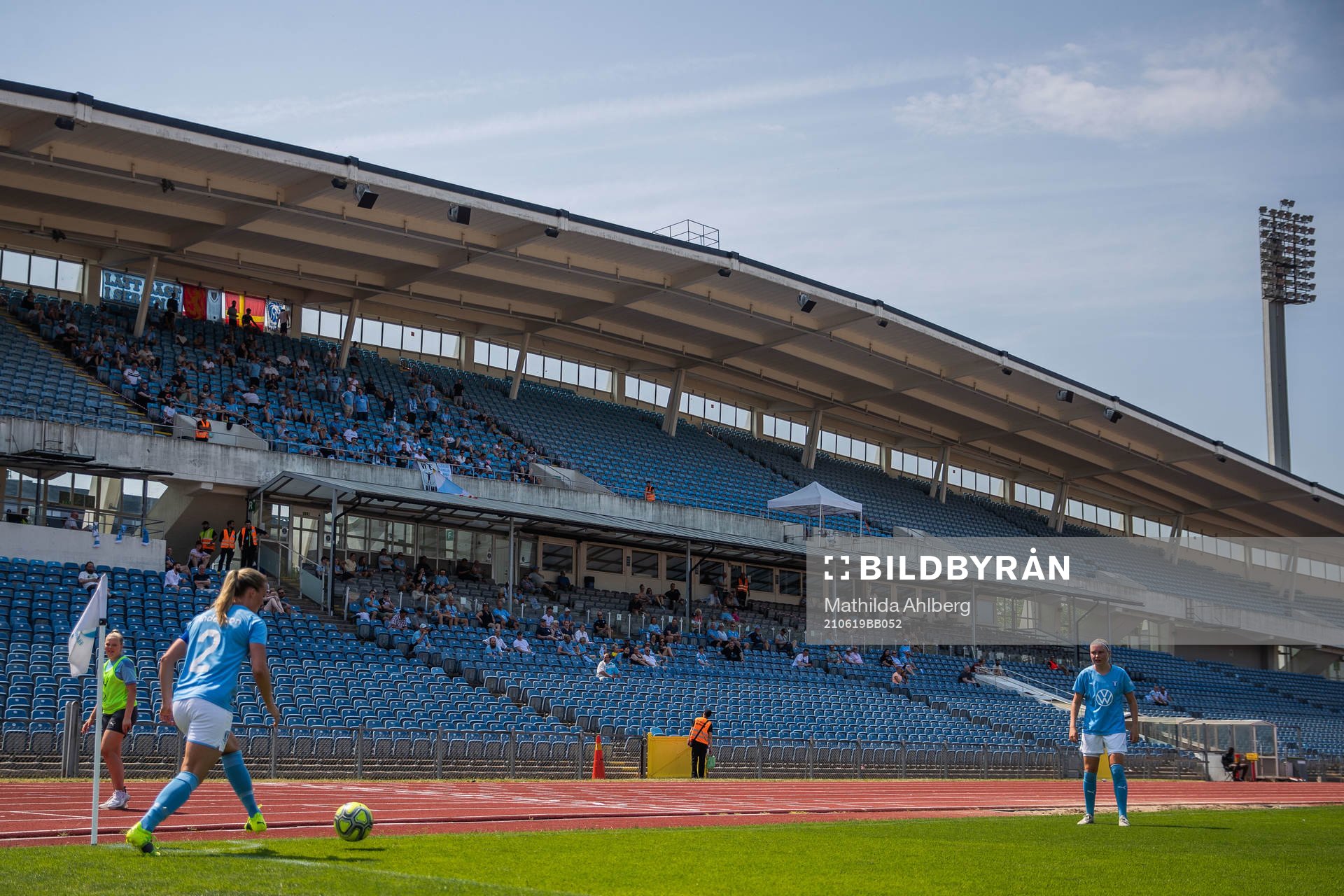 Malmö FFs Beatrice Andersson framför läktaren
