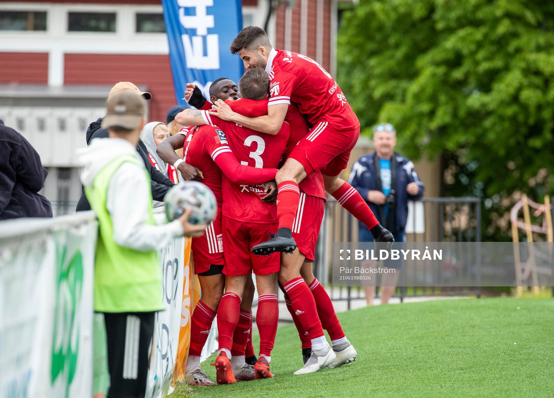 Piteås spelare jublar