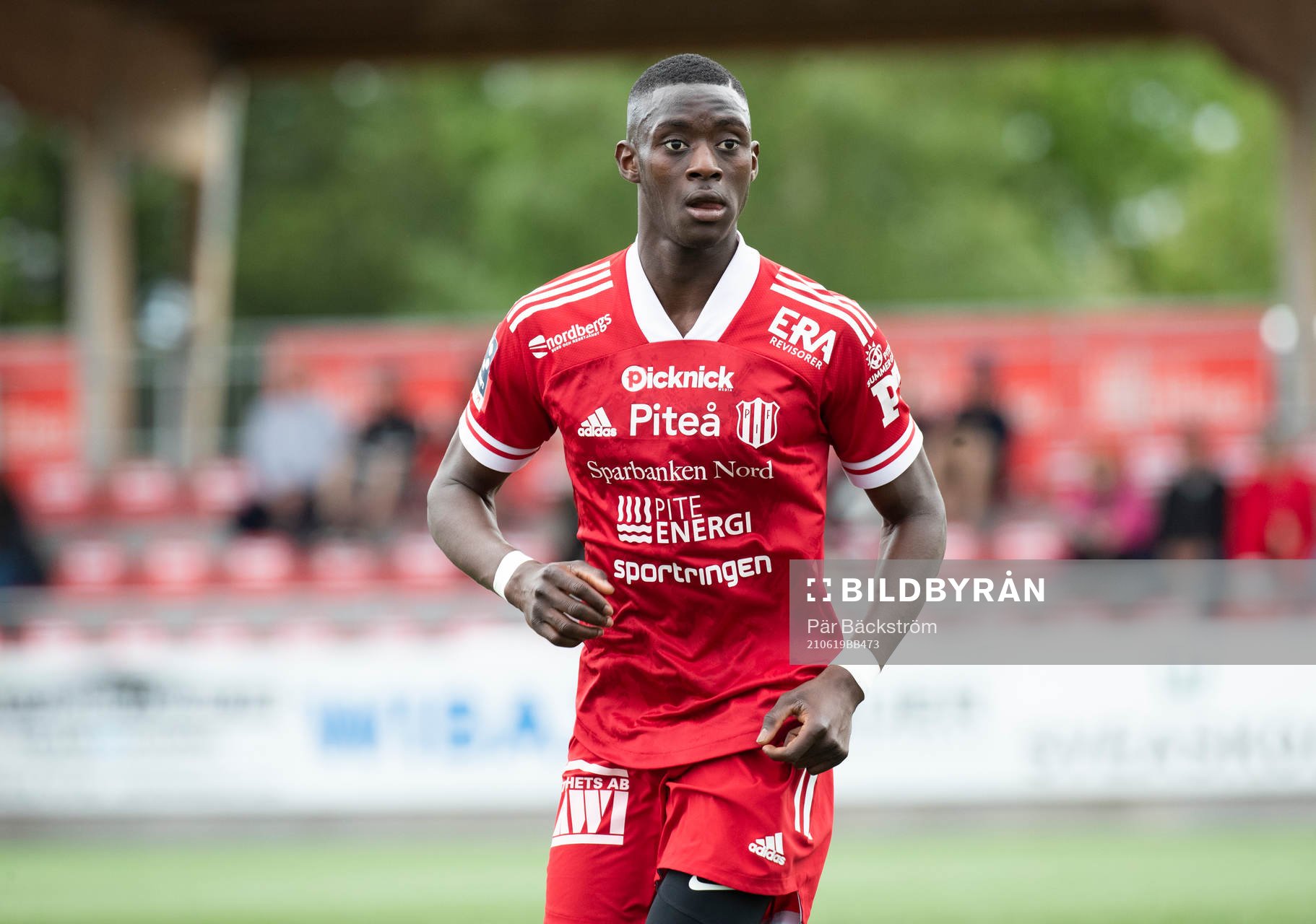 Piteås Modoumatarr Mbye under fotbollsmatchen i Division 1 norra mellan Piteå IF och Assyriska den 19 juni 2021 i Piteå.