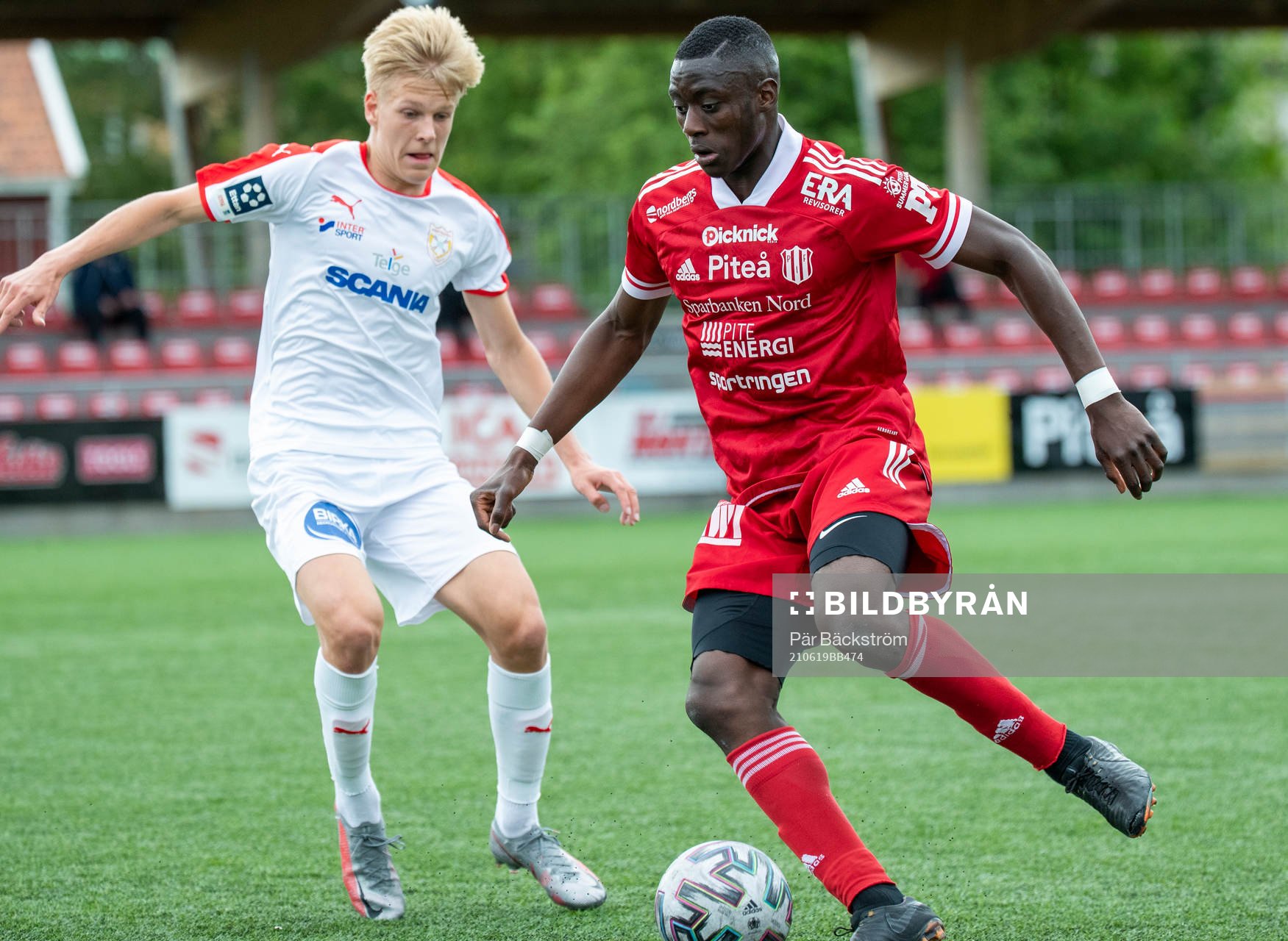 Piteås Modoumatarr Mbye och Assyriskas Marcus Linday