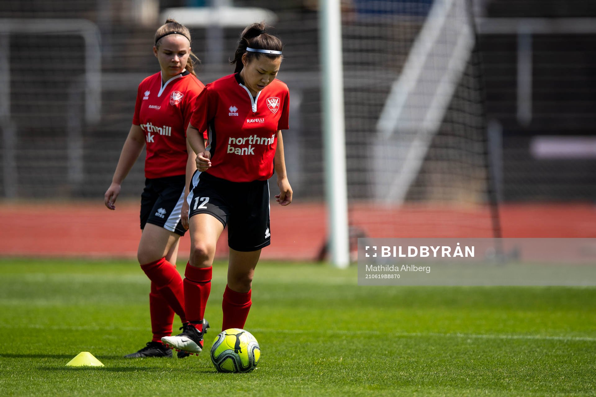 Lindeborgs Maja Sundqvist under fotbollsmatchen i Division 3 Sydvästra Skåne mellan Malmö FF och Lindeborg den 19 juni 2021 i Malmö.