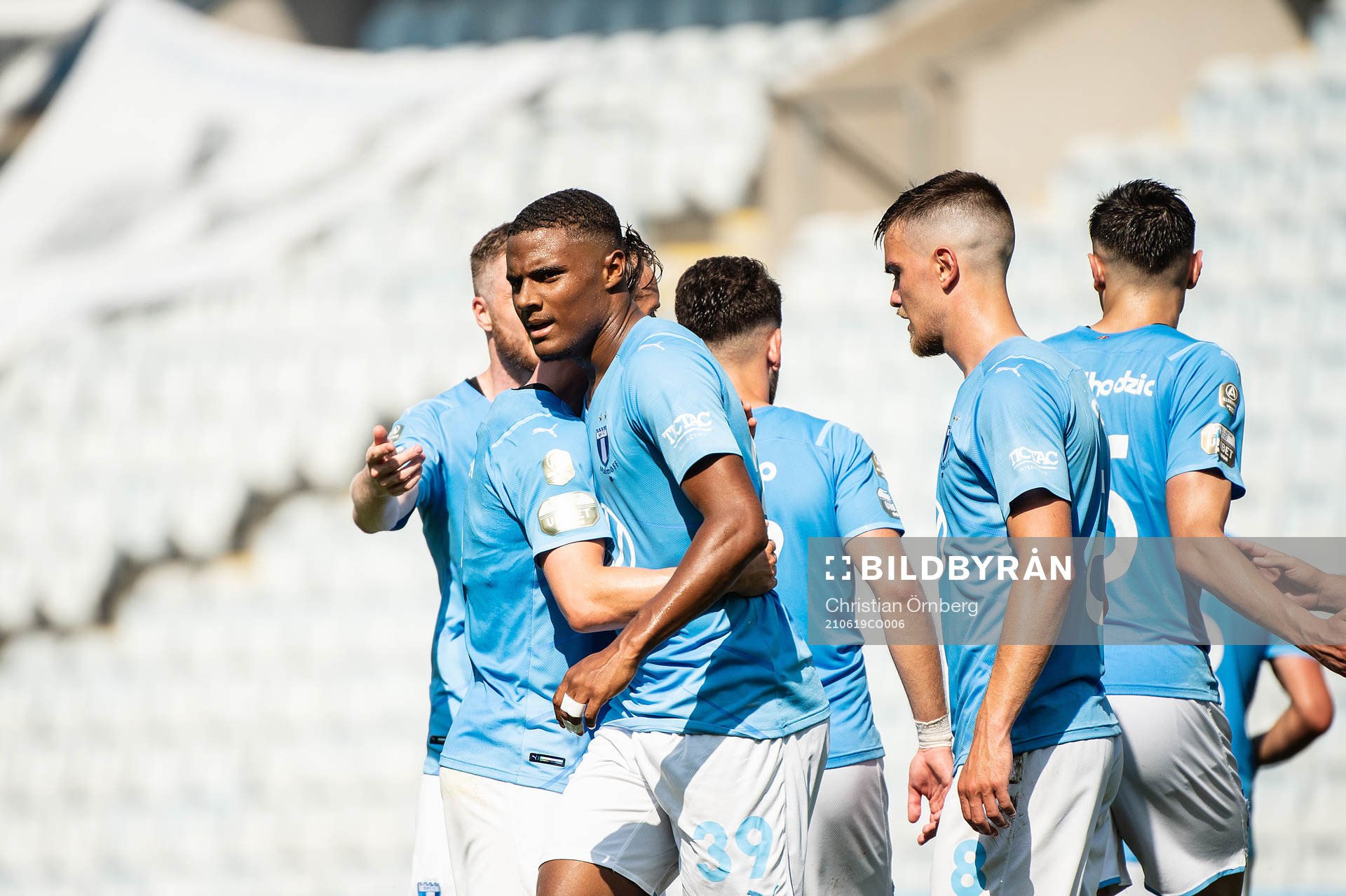 Malmö FFs Amin Sarr jublar efter 1-0 under träningsmatchen i fotboll mellan Malmö FF och Elfsborg den 19 juni 2021 i Malmö. 