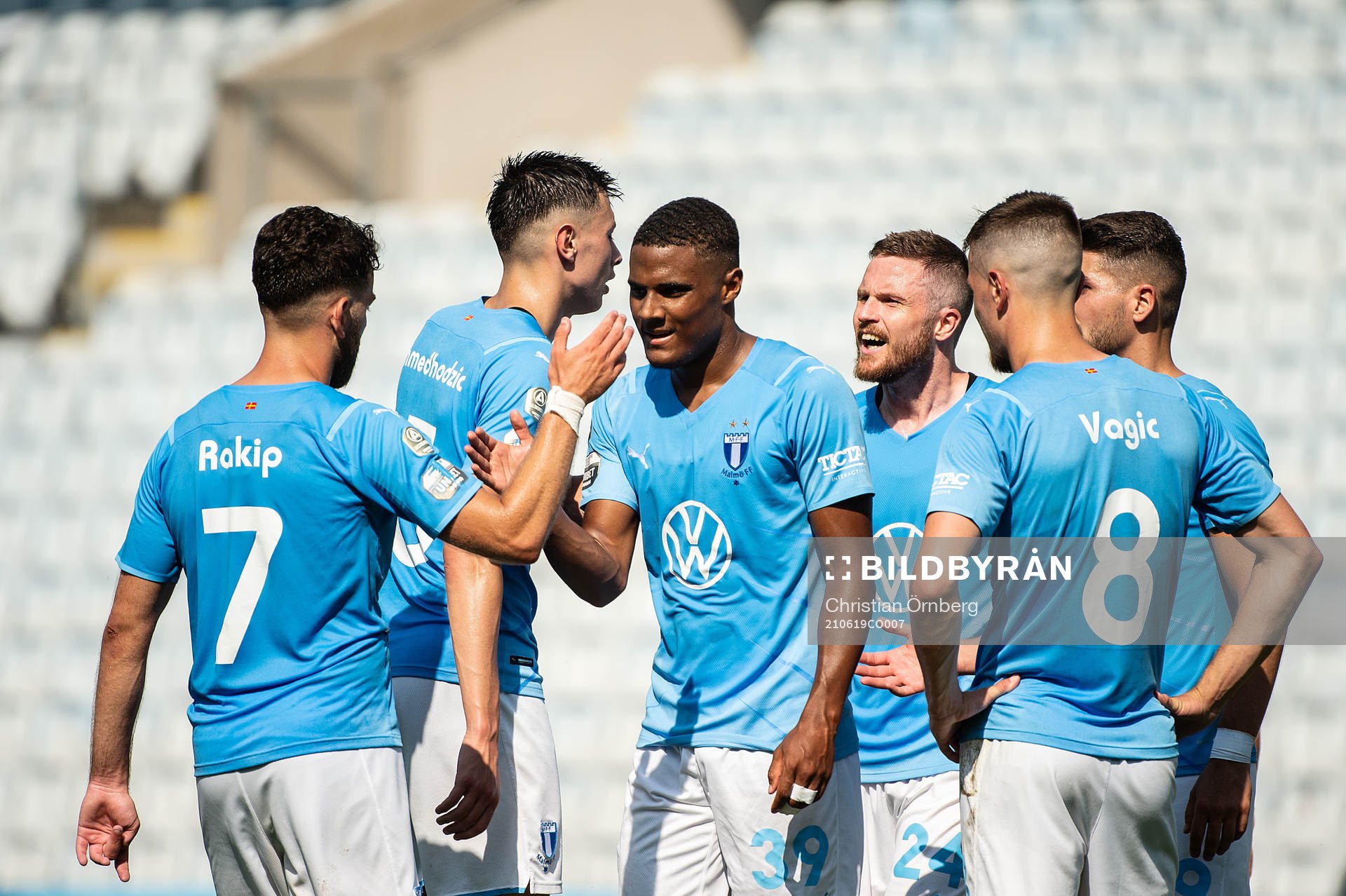 Malmö FFs Amin Sarr jublar med Erdal Rakip och Pavle Vagic