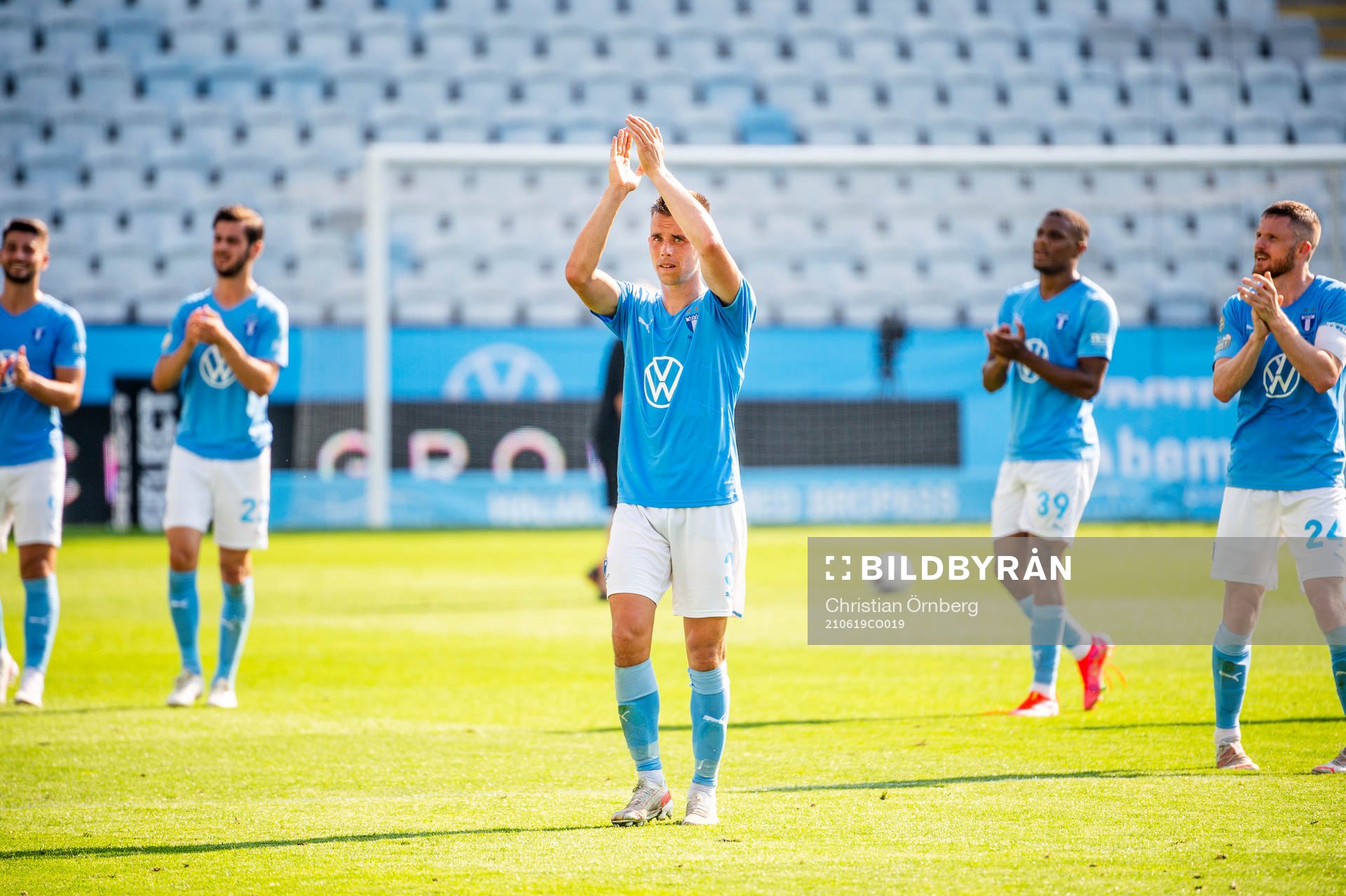 Malmö FFs Jonas Knudsen jublar med lagkamraterna