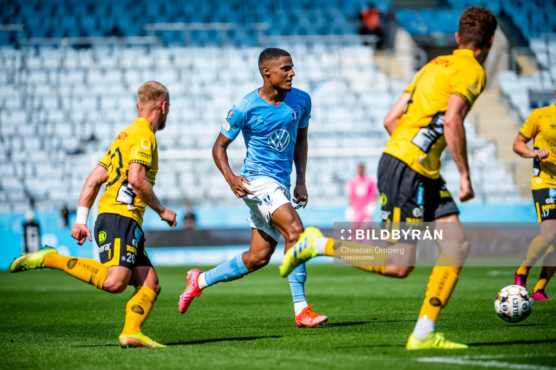 Malmö FFs Amin Sarr mot Elfsborgs Simon Strand och