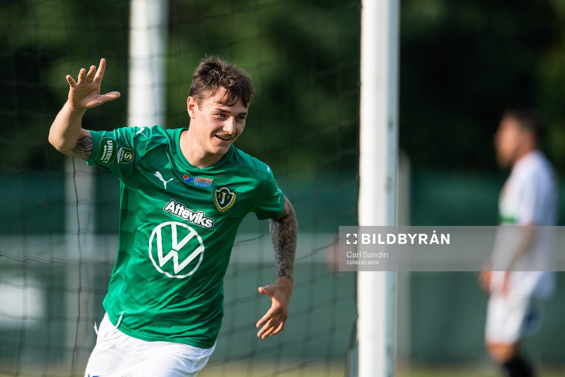 Jönköpings Adrian Edqvist jublar efter 1-0 under fotbollsmatchen i Superettan mellan Jönköpings Södra och GAIS den 19 juni 2021 i Husqvarna.