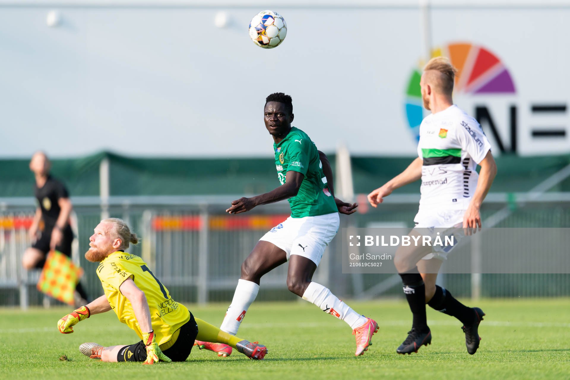 GAIS målvakt Mathias Karlsson mot Jönköpings Eric Johana